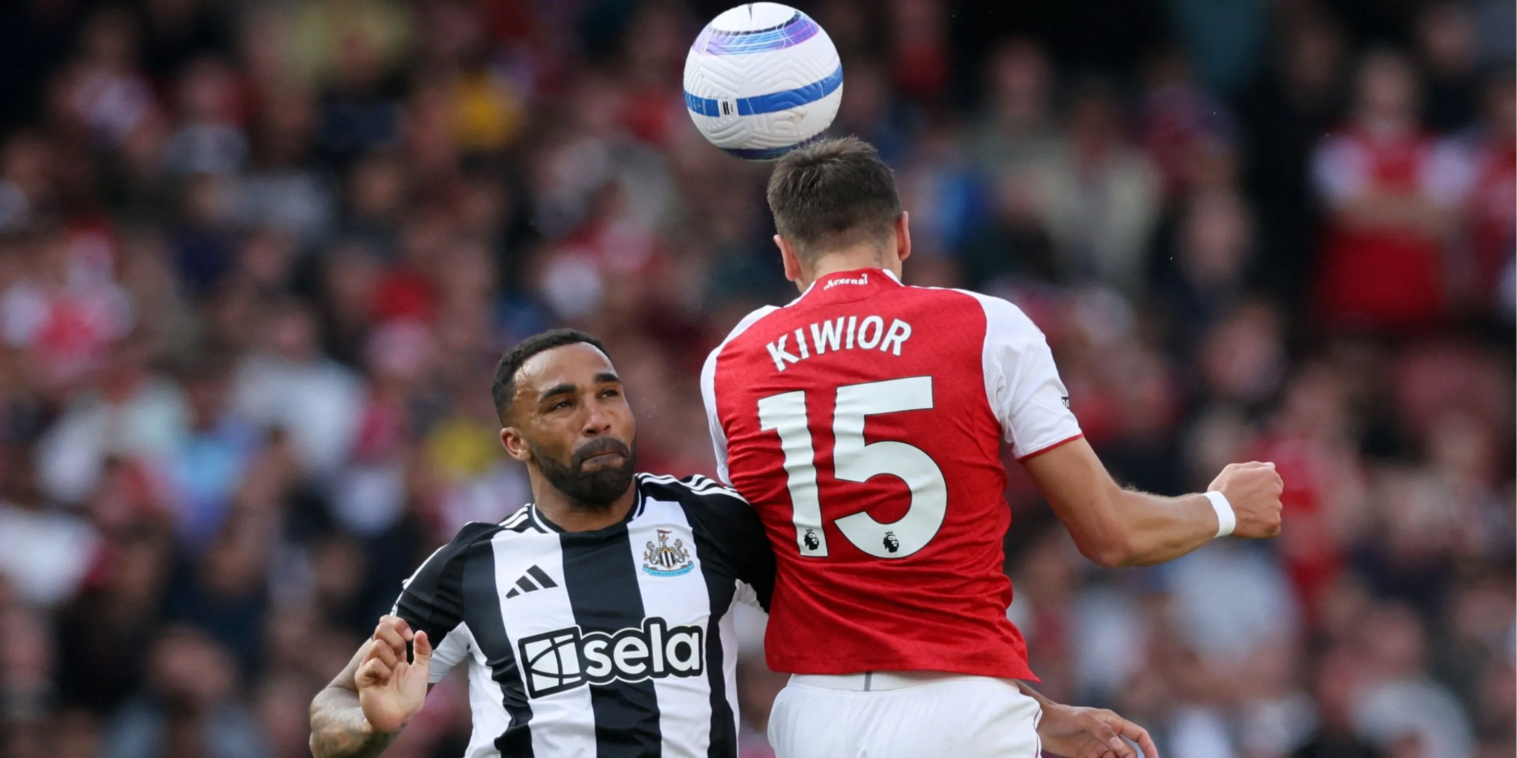 Jakub Kiwior thi đấu cho Arsenal