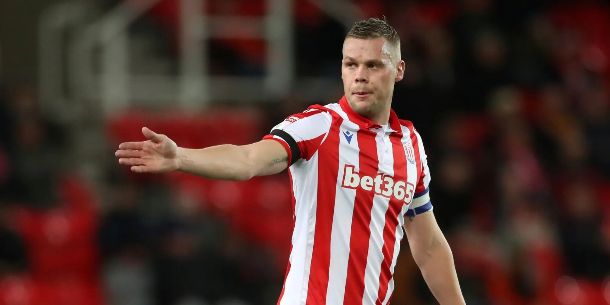 Ryan Shawcross pointing