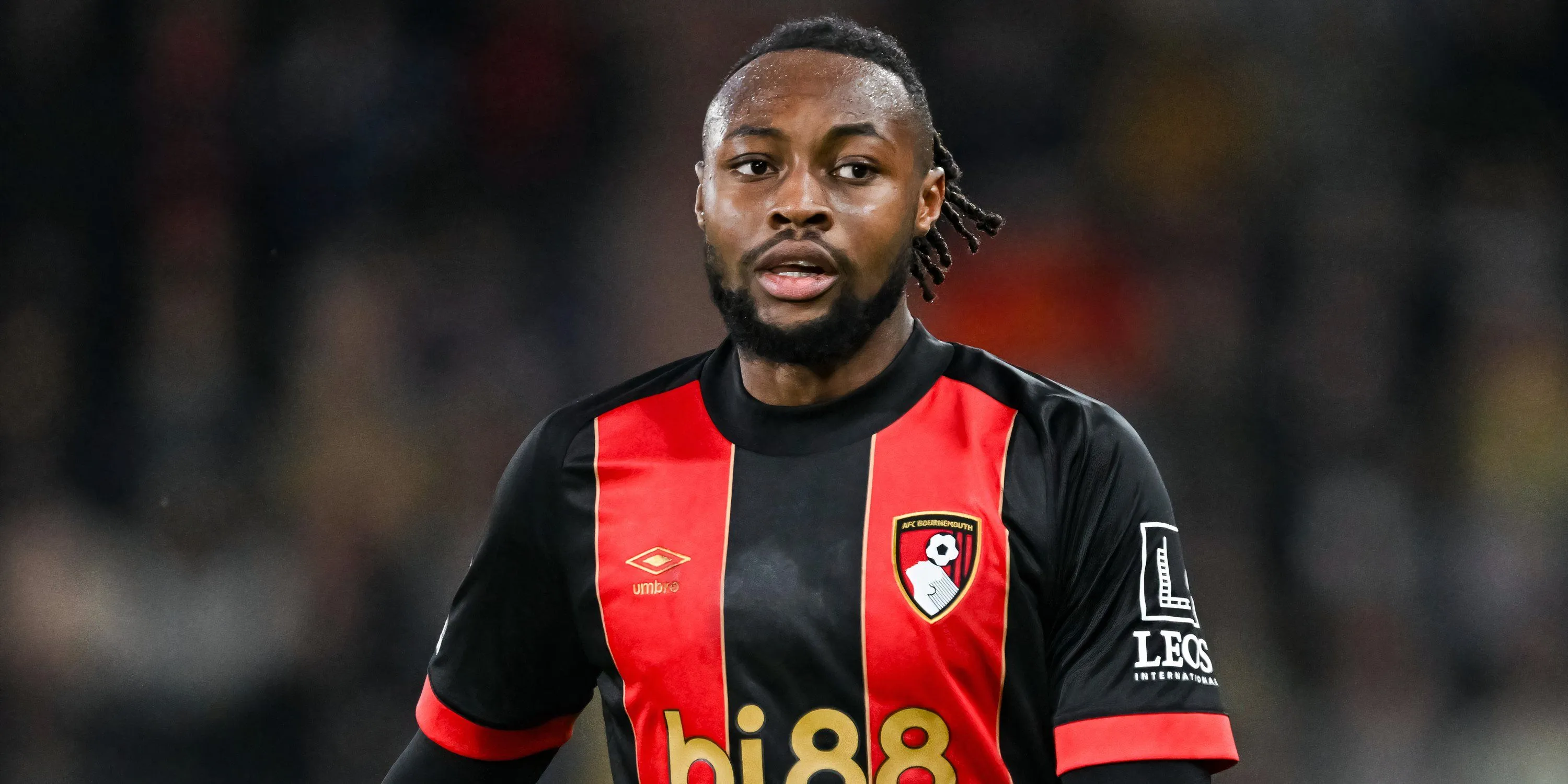 Tiền đạo Antoine Semenyo của Bournemouth trong một pha xử lý bóng kỹ thuật