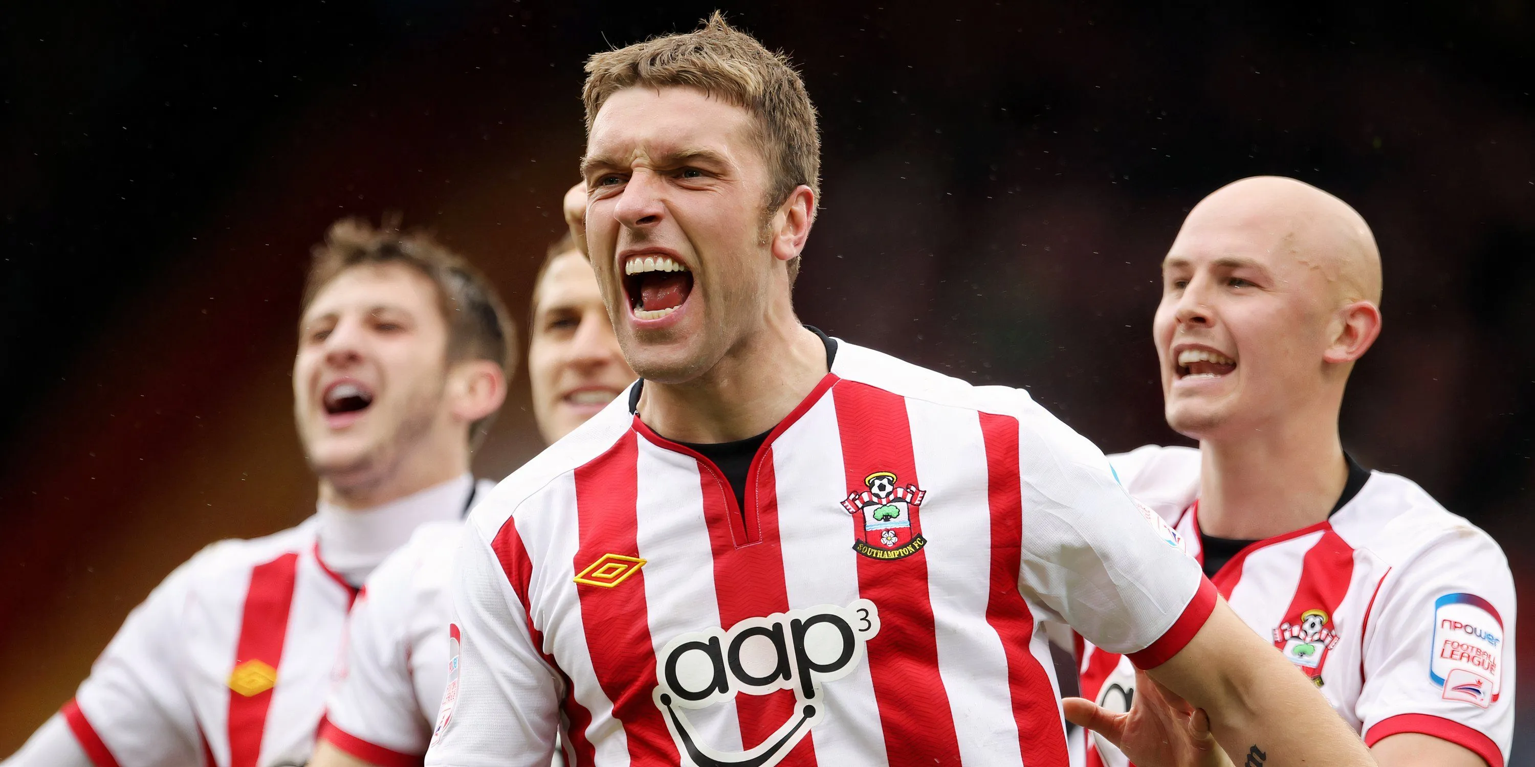 Tiền đạo Rickie Lambert ăn mừng bàn thắng góp công lớn vào hành trình thăng hạng của Southampton