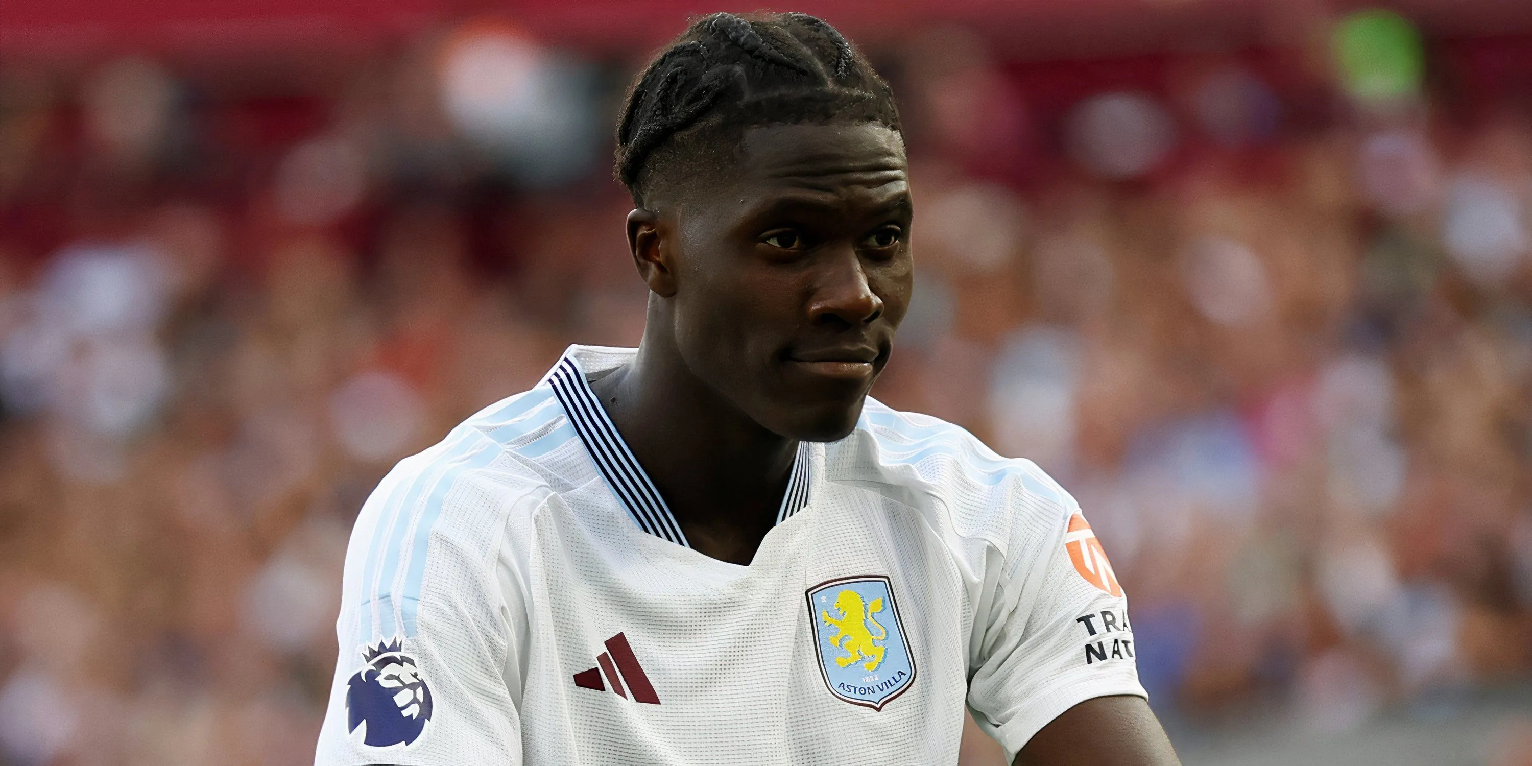 Tiền vệ Amadou Onana của Aston Villa ăn mừng sau khi ghi bàn thắng quan trọng
