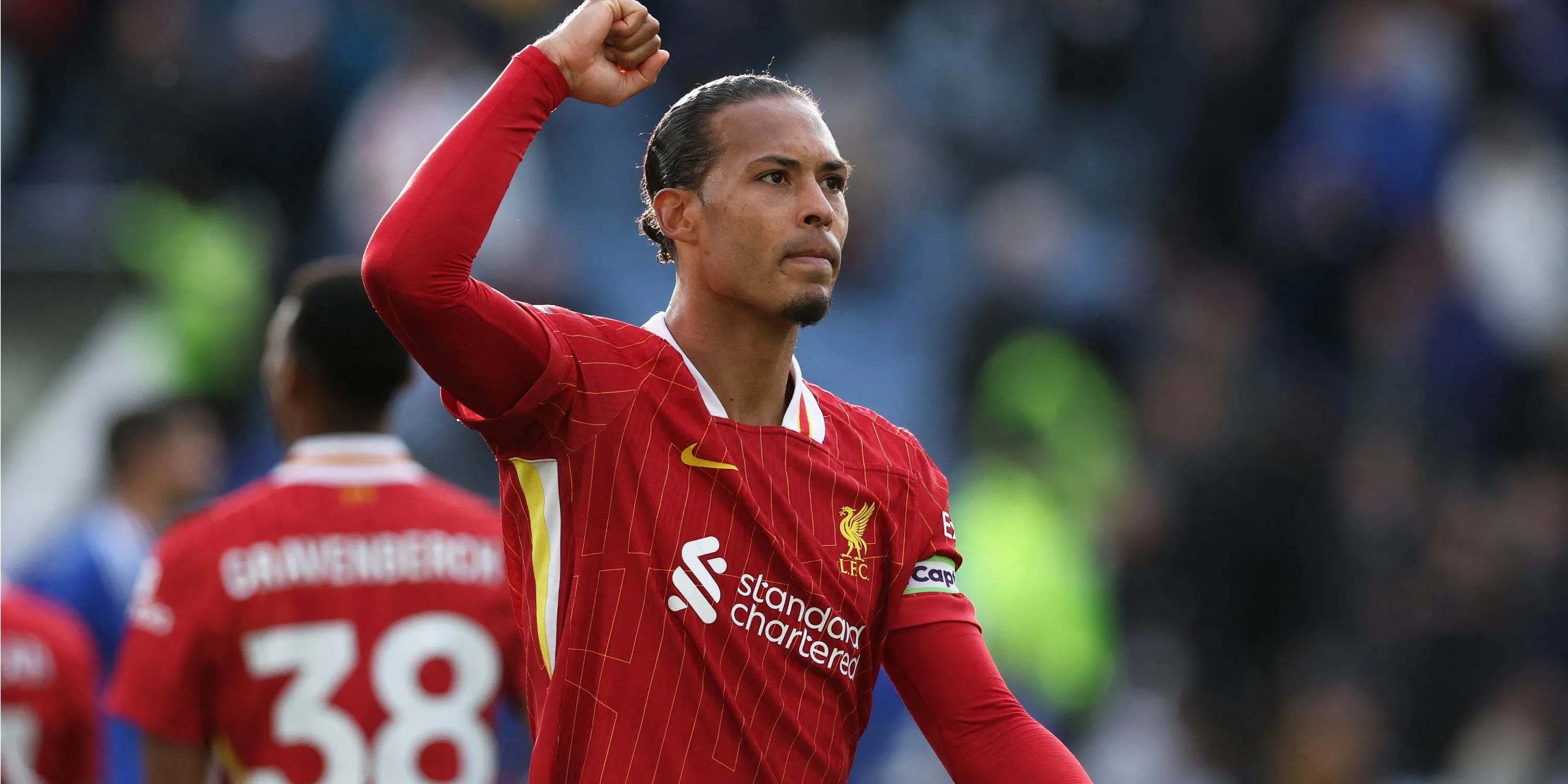 Đội trưởng Liverpool Virgil van Dijk trong trận đấu
