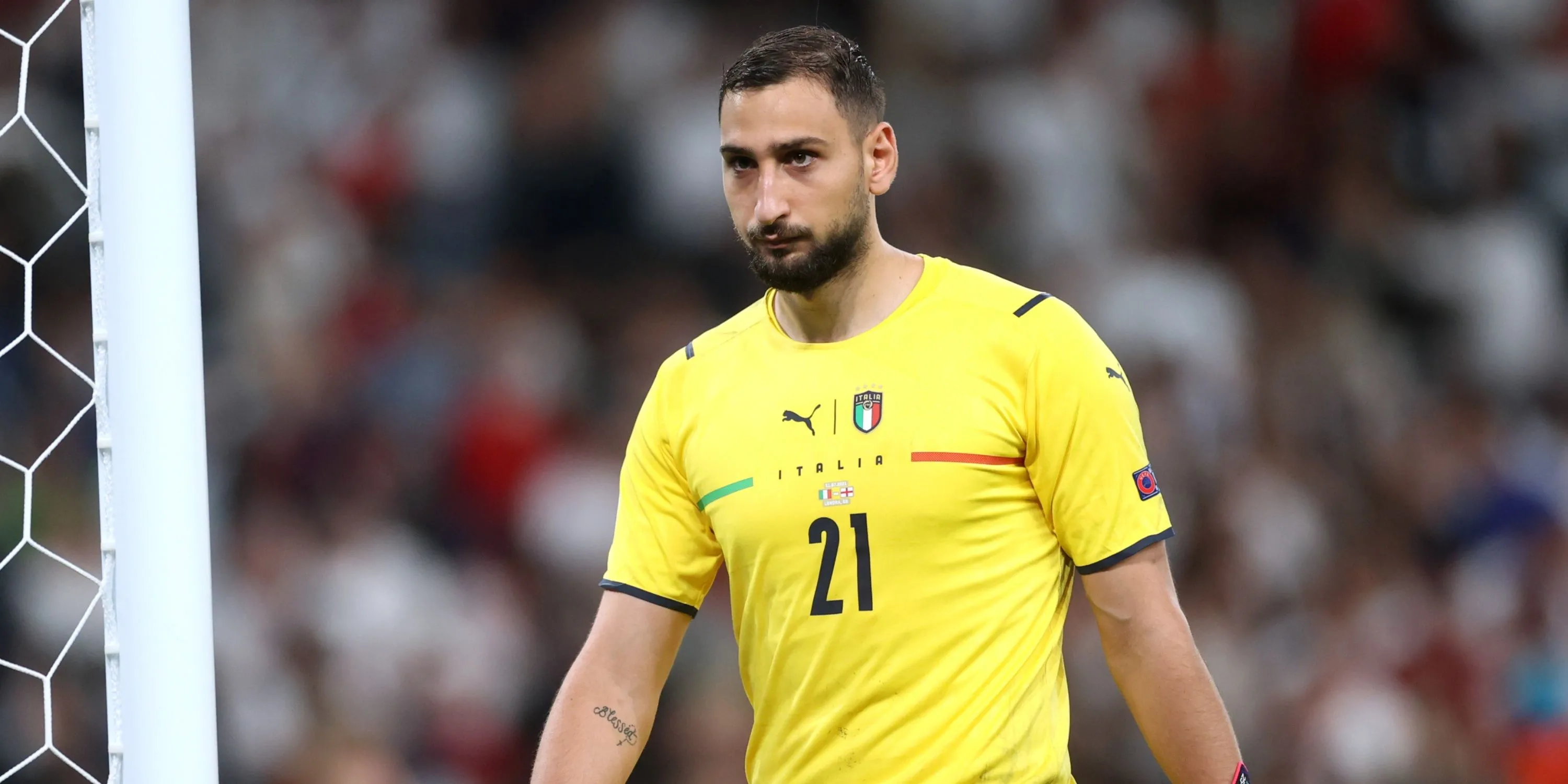 Gianluigi Donnarumma ăn mừng chiến thắng Euro 2020 cùng đội tuyển Italia.