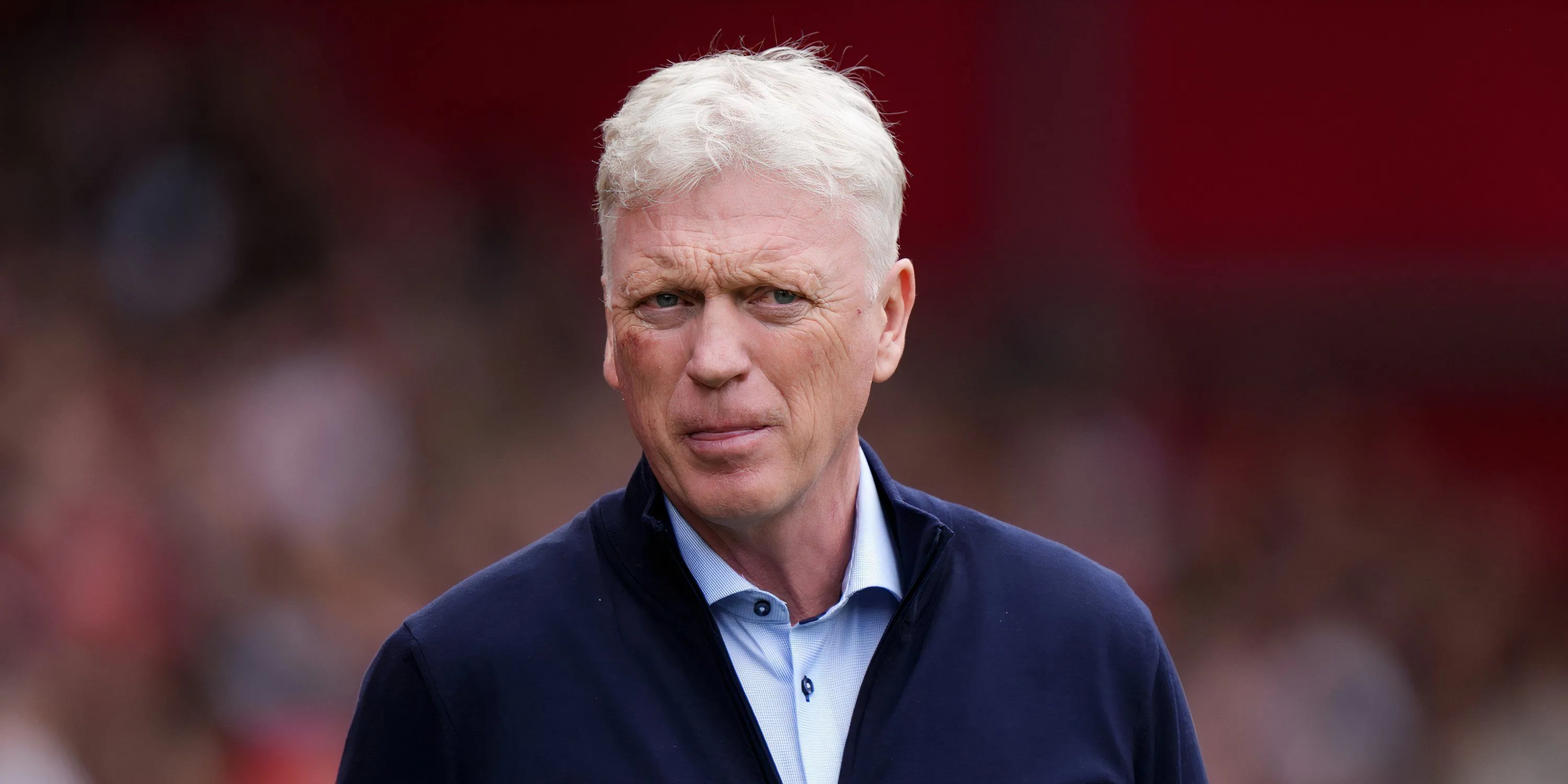 Huấn luyện viên David Moyes của Everton chỉ đạo từ đường biên