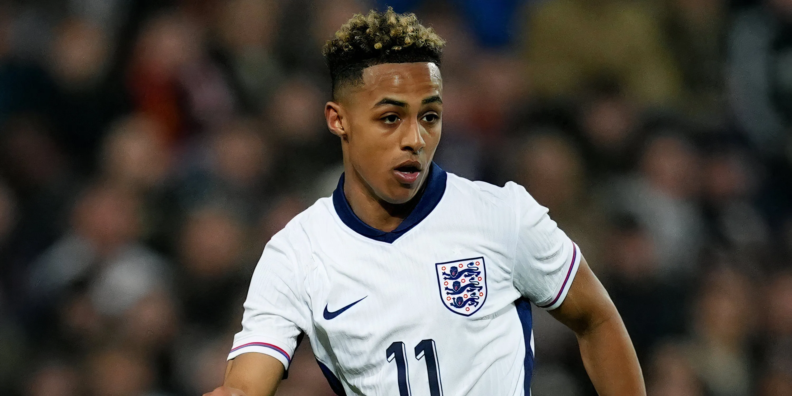 Omari Hutchinson trong màu áo đội U21 Anh