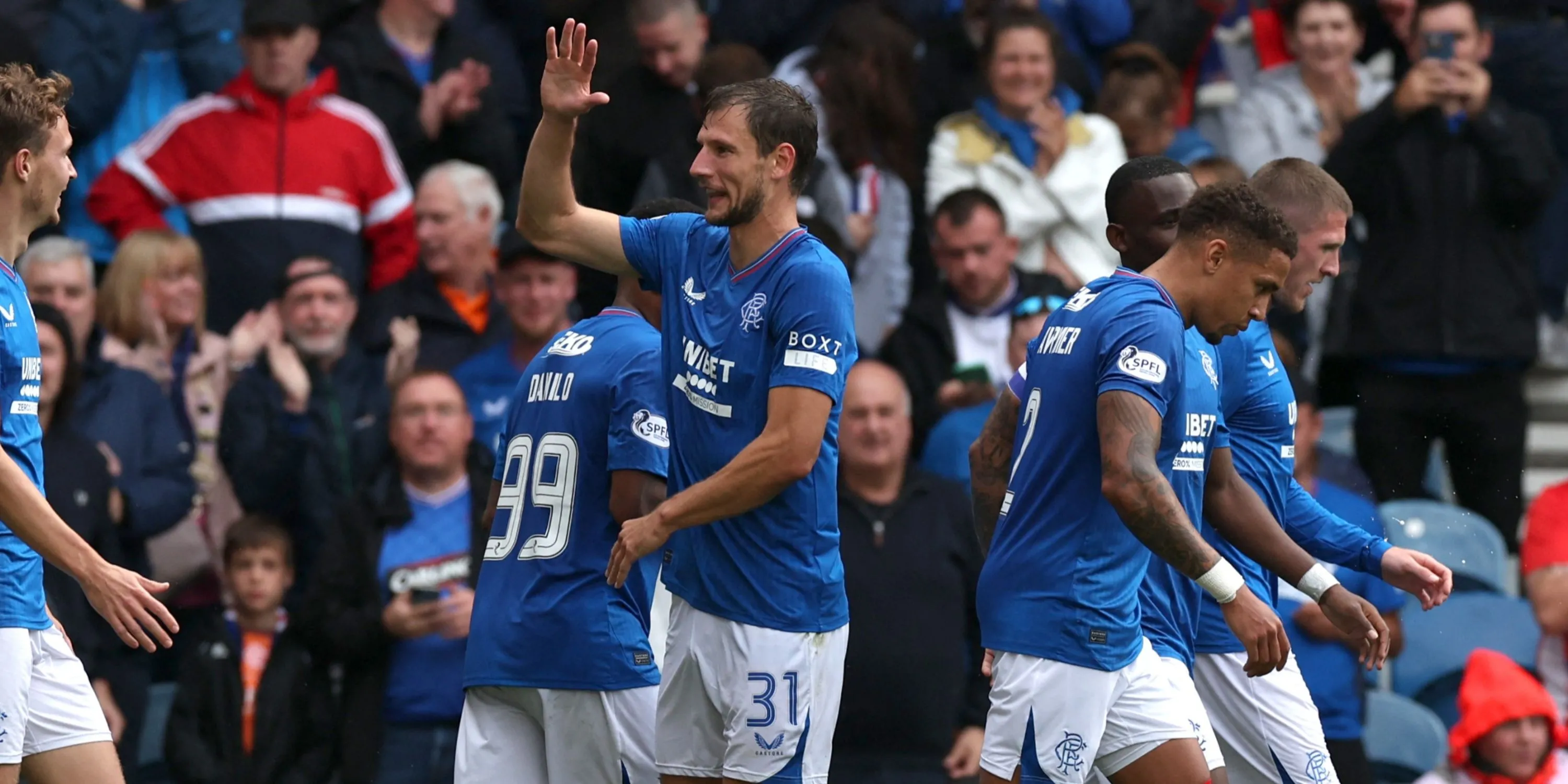 Borna Barišić trong màu áo Rangers ăn mừng tại Premiership