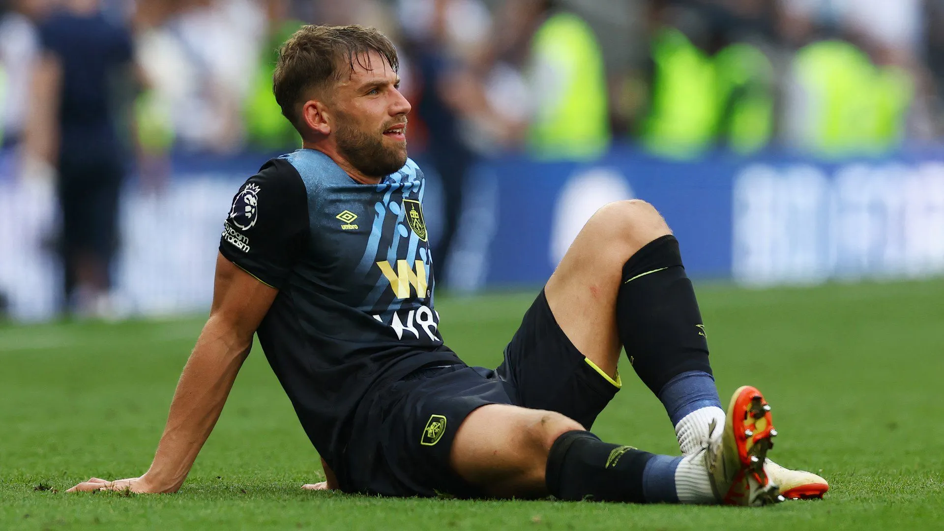 Charlie Taylor thi đấu bền bỉ trong màu áo Burnley tại Premier League