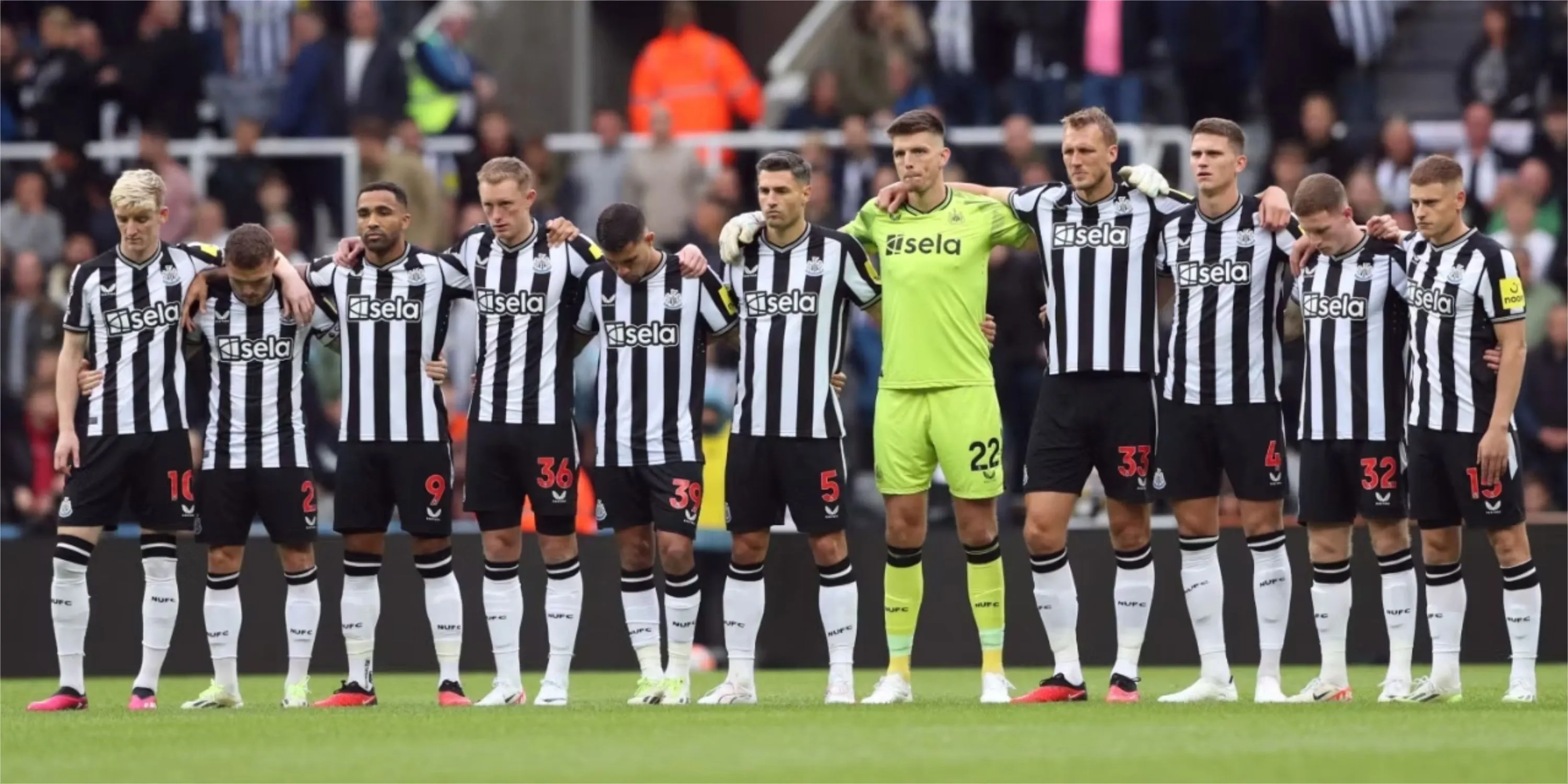 Cổ động viên Newcastle United hò reo trên khán đài