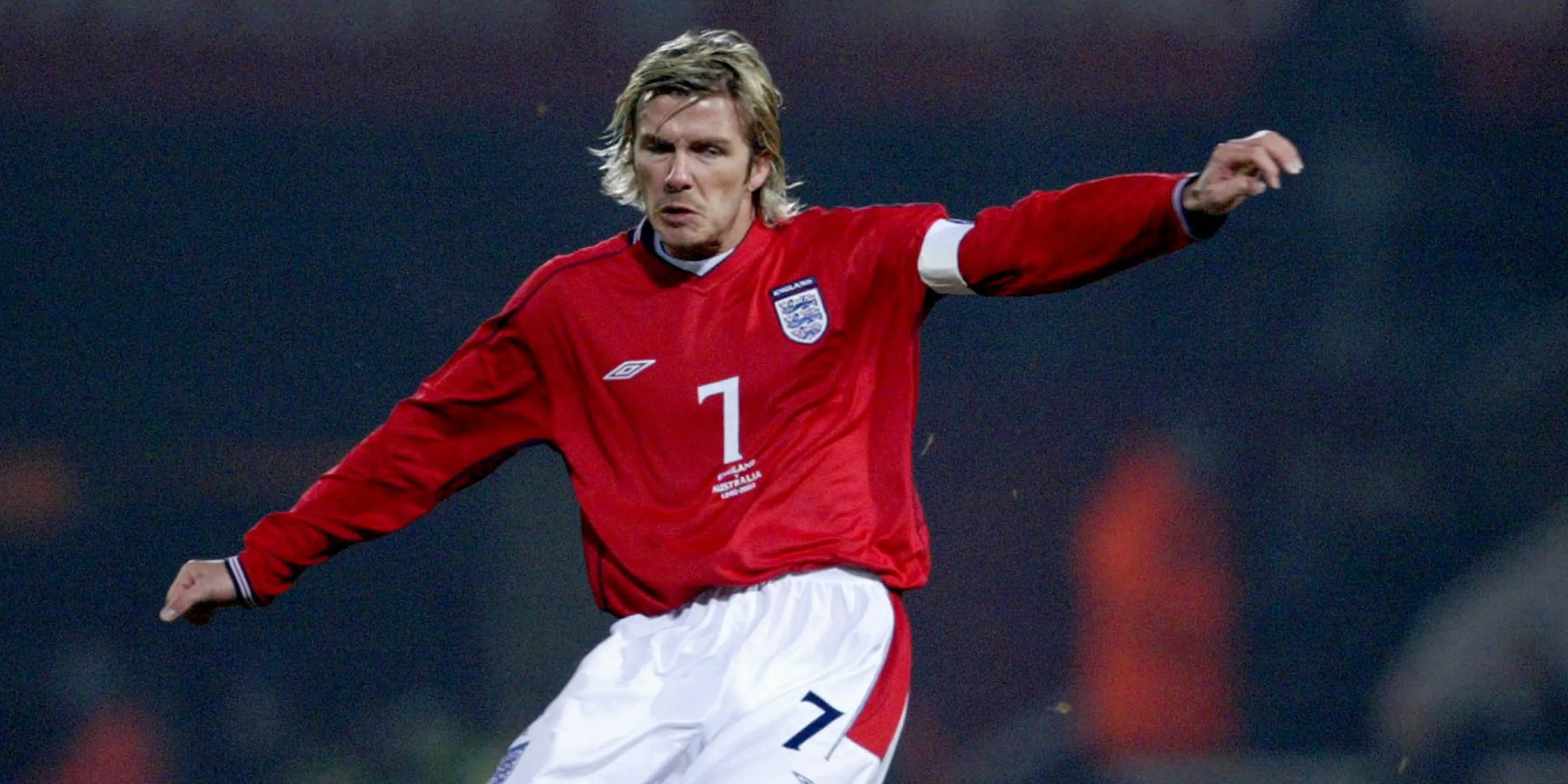 David Beckham thực hiện quả tạt bóng chính xác
