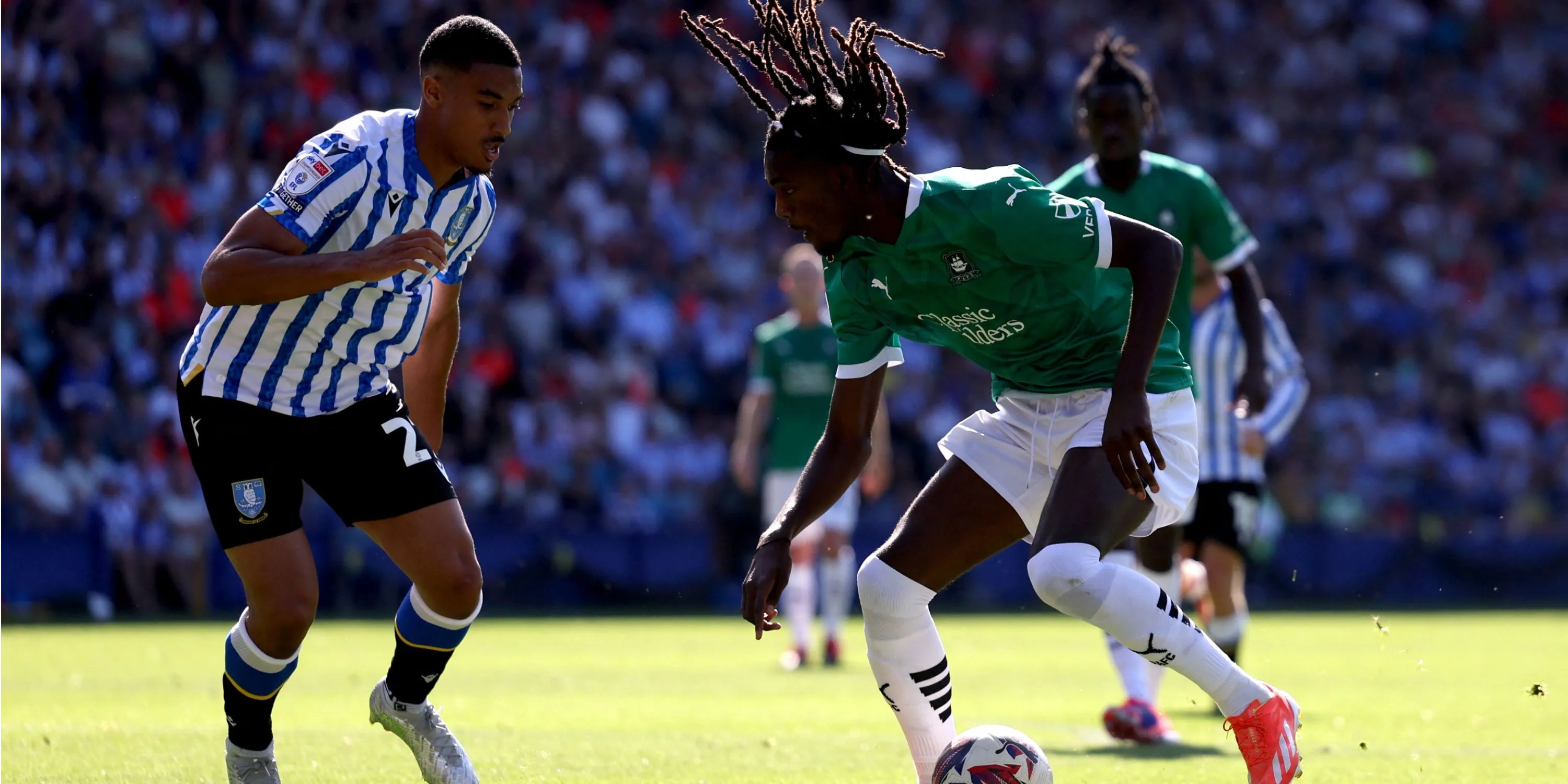 Hậu vệ Akin Famewo chuẩn bị rời Sheffield Wednesday để gia nhập Hull City