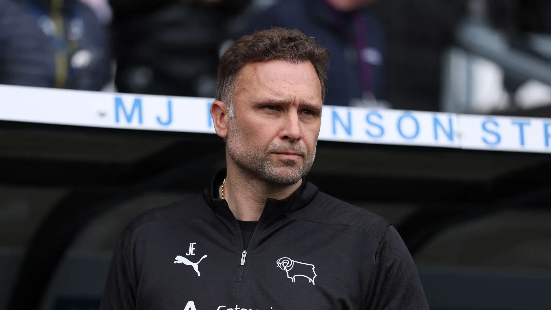 Huấn luyện viên John Eustace của Derby County trong bối cảnh thách thức về tuổi tác đội hình.
