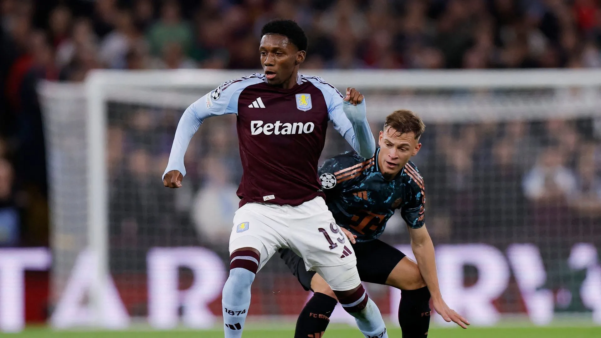 Jaden Philogene trong màu áo Aston Villa ở Premier League