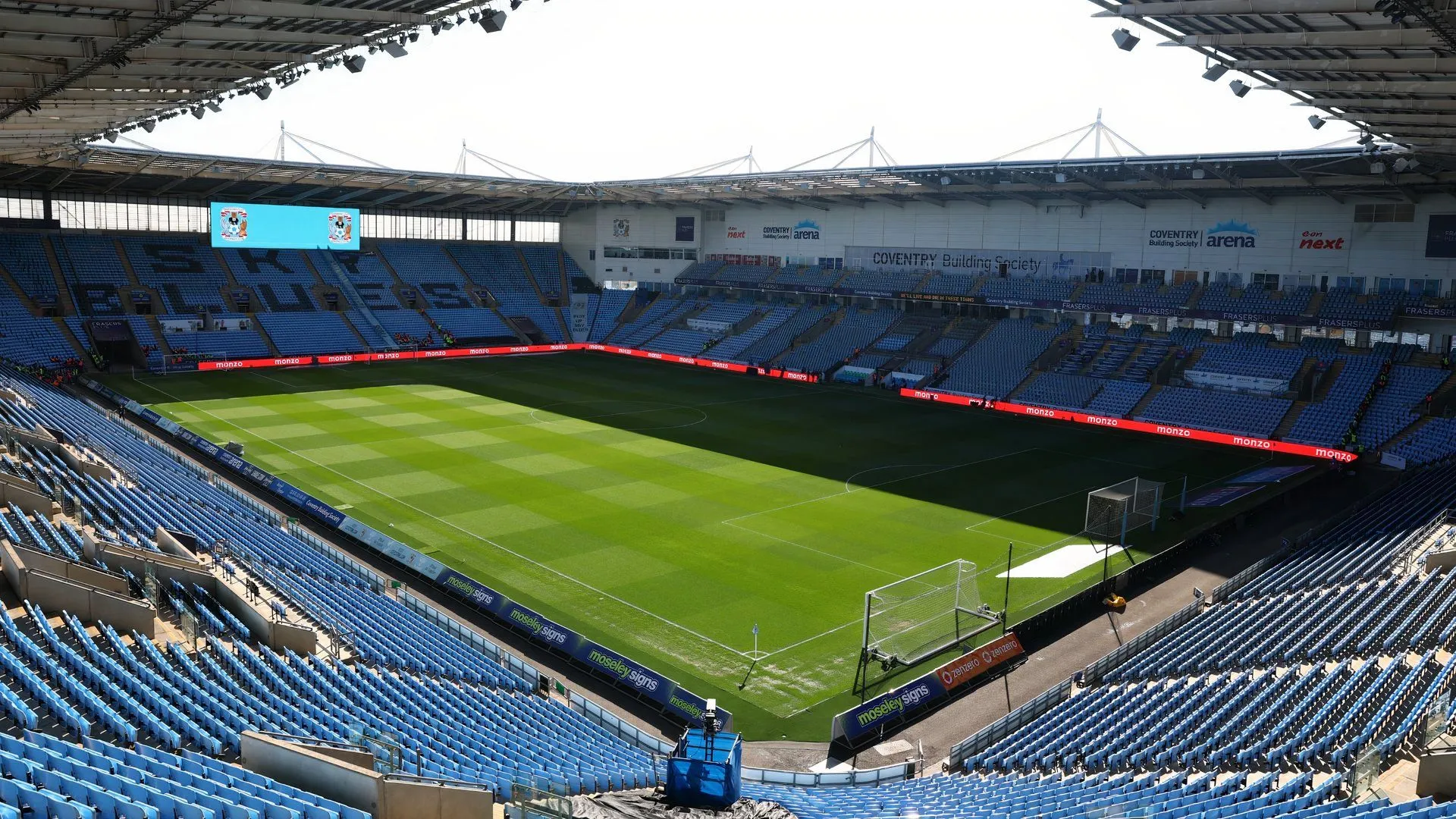 Khung cảnh chung sân vận động CBS Arena trận đấu giữa Coventry City và Sunderland
