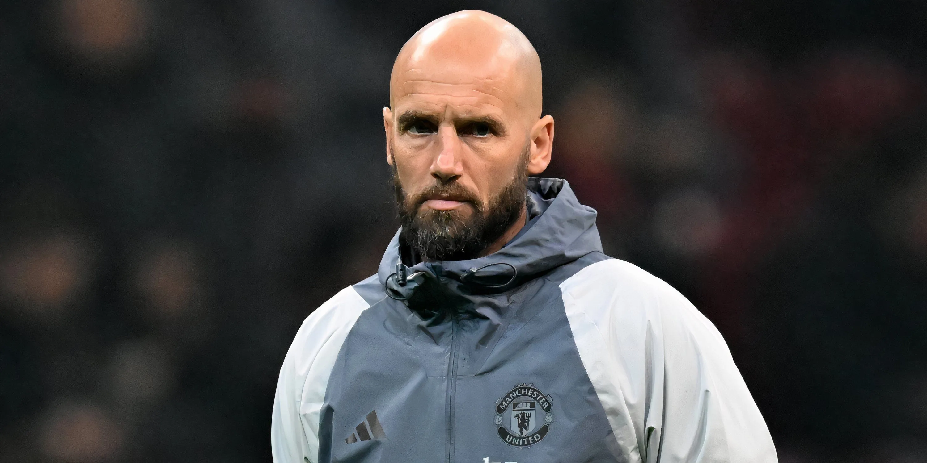 Mitchell van der Gaag trên ghế huấn luyện Manchester United