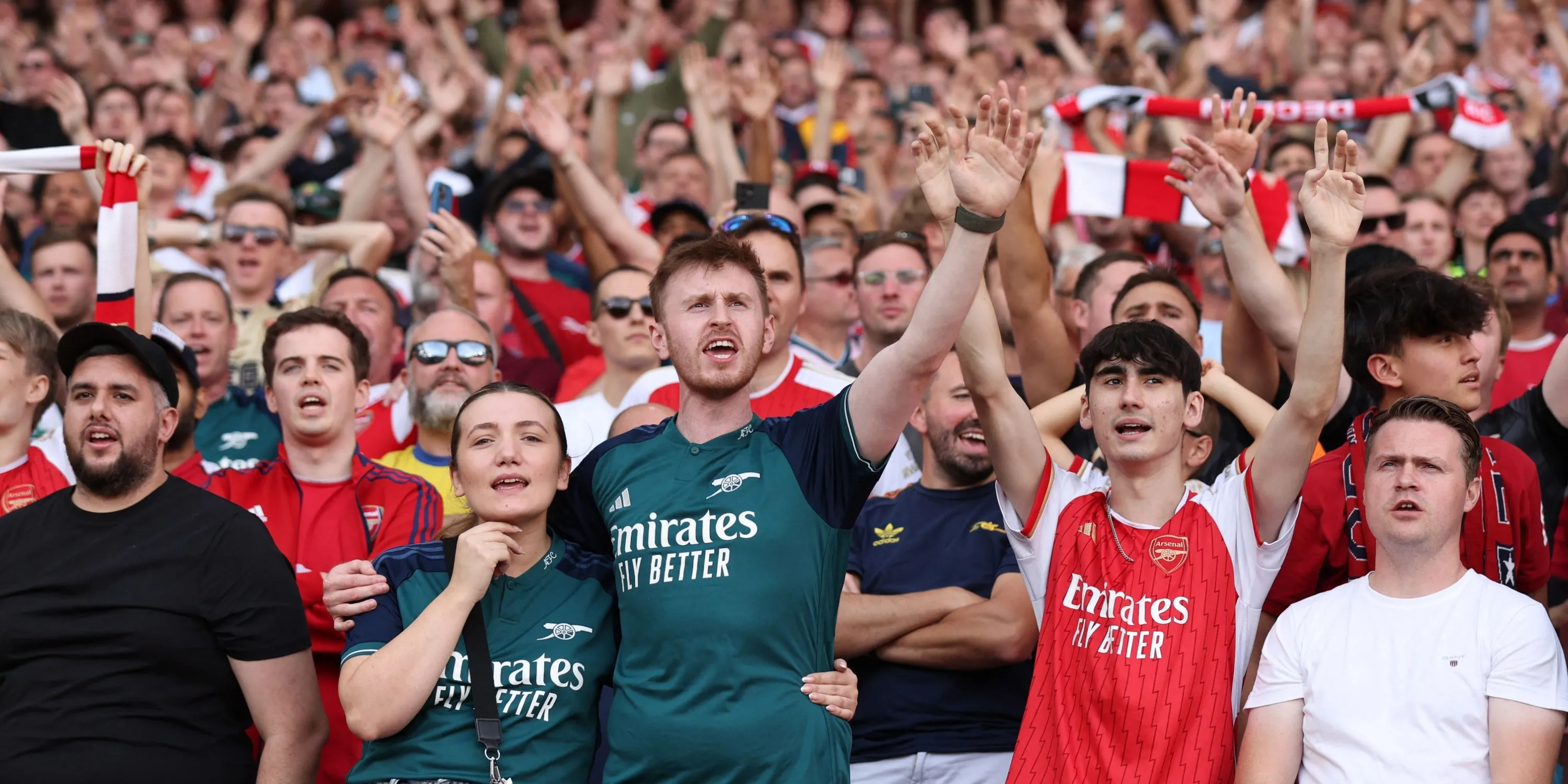 Người hâm mộ Arsenal hát cổ vũ