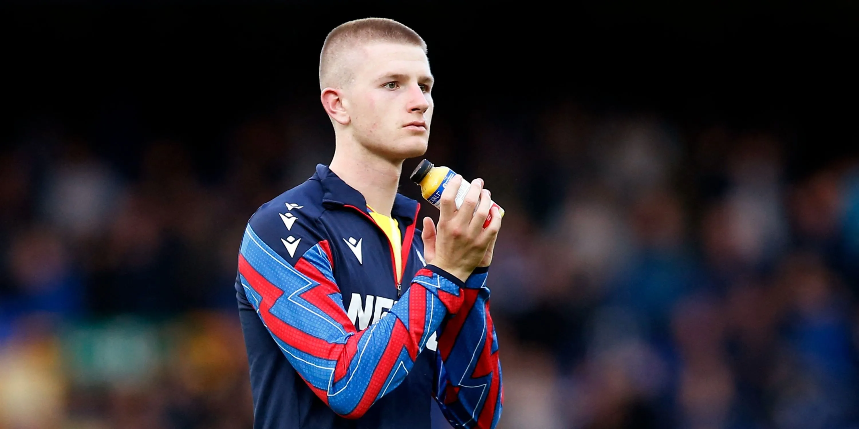 Tiền vệ Adam Wharton trong màu áo Crystal Palace.