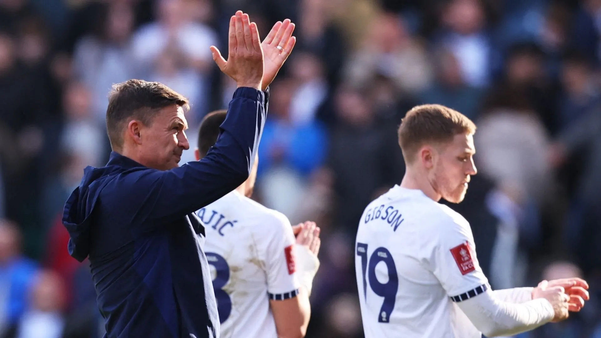 Các cầu thủ Preston North End thể hiện sự thất vọng trên sân cỏ Deepdale
