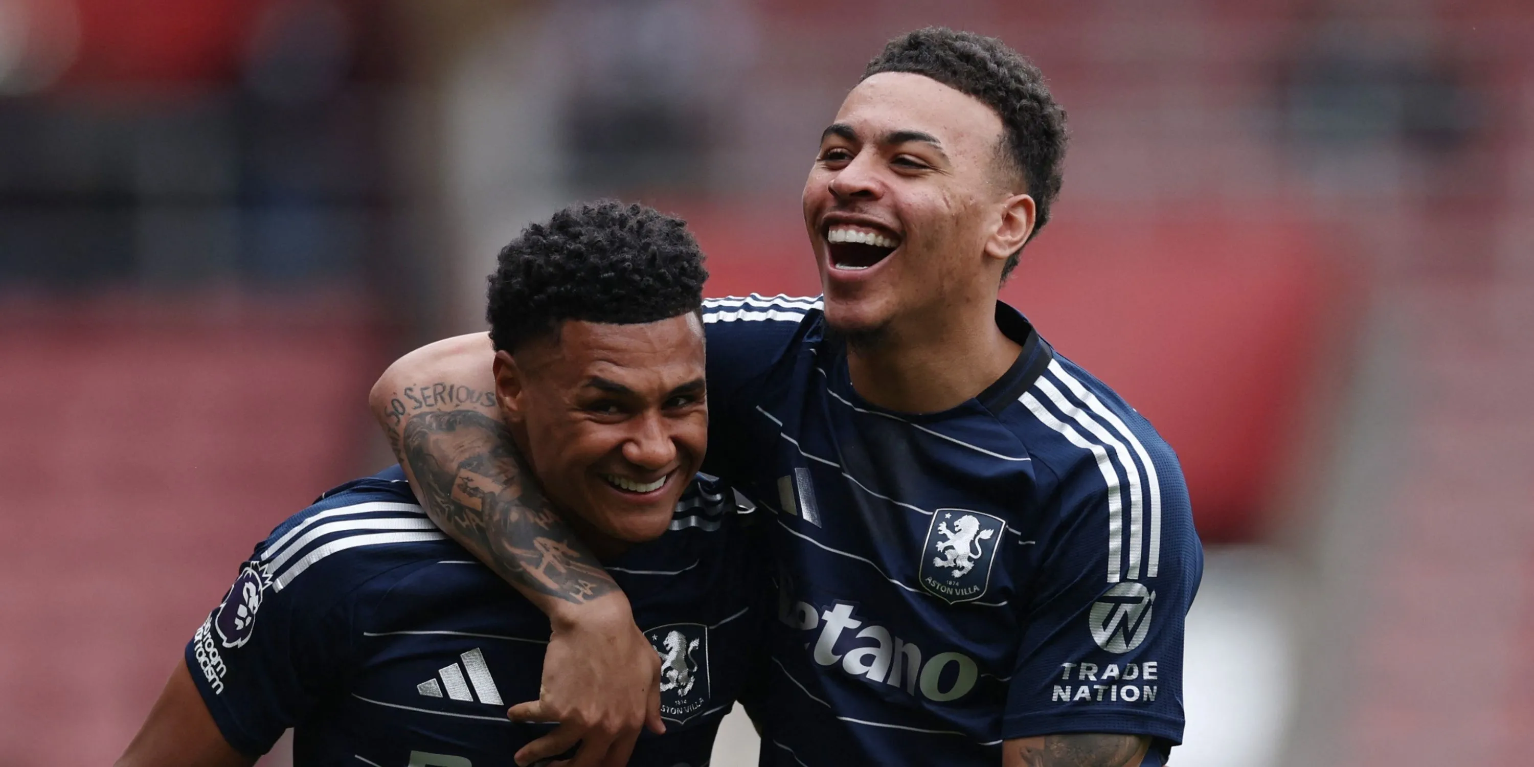 Cầu thủ Aston Villa thi đấu tại Ngoại hạng Anh