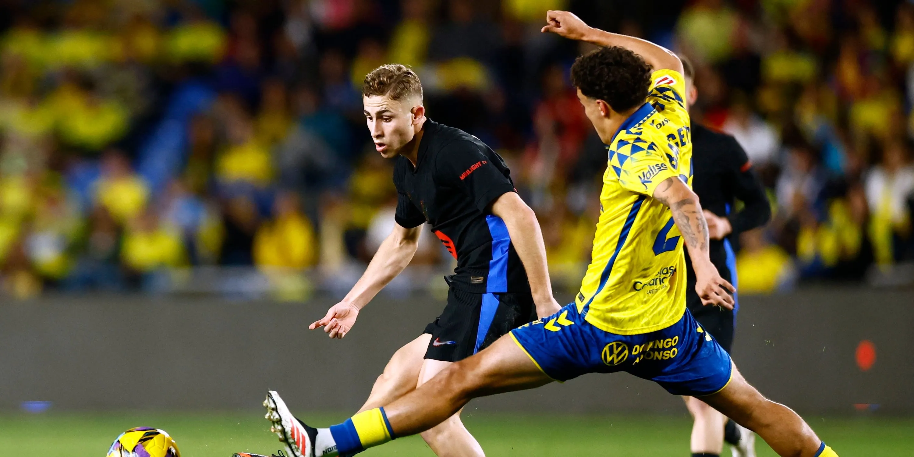 Fermin Lopez thi đấu cho FC Barcelona đối đầu Las Palmas.