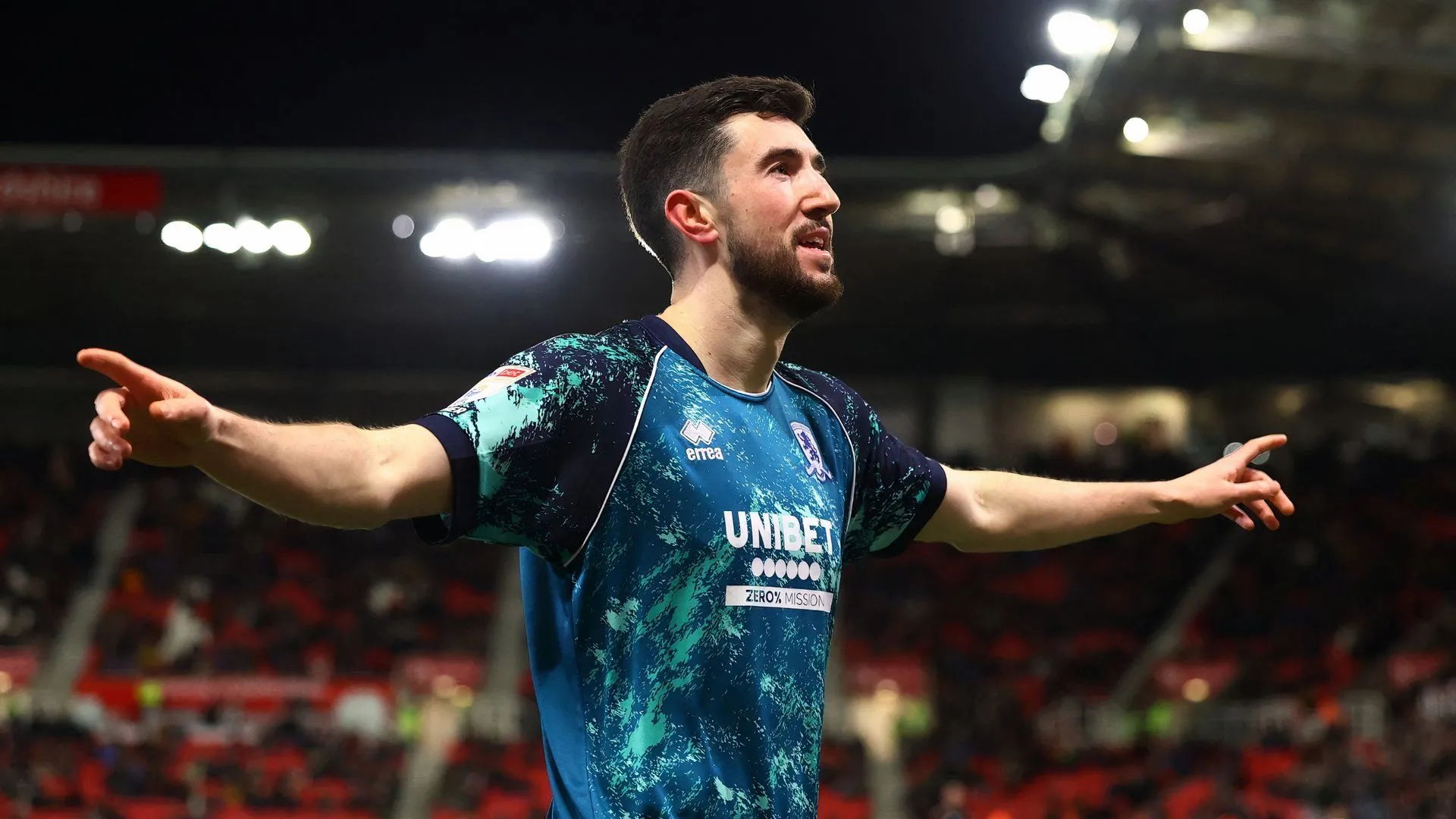 Finn Azaz ăn mừng bàn thắng cho Middlesbrough, thể hiện phong độ cao