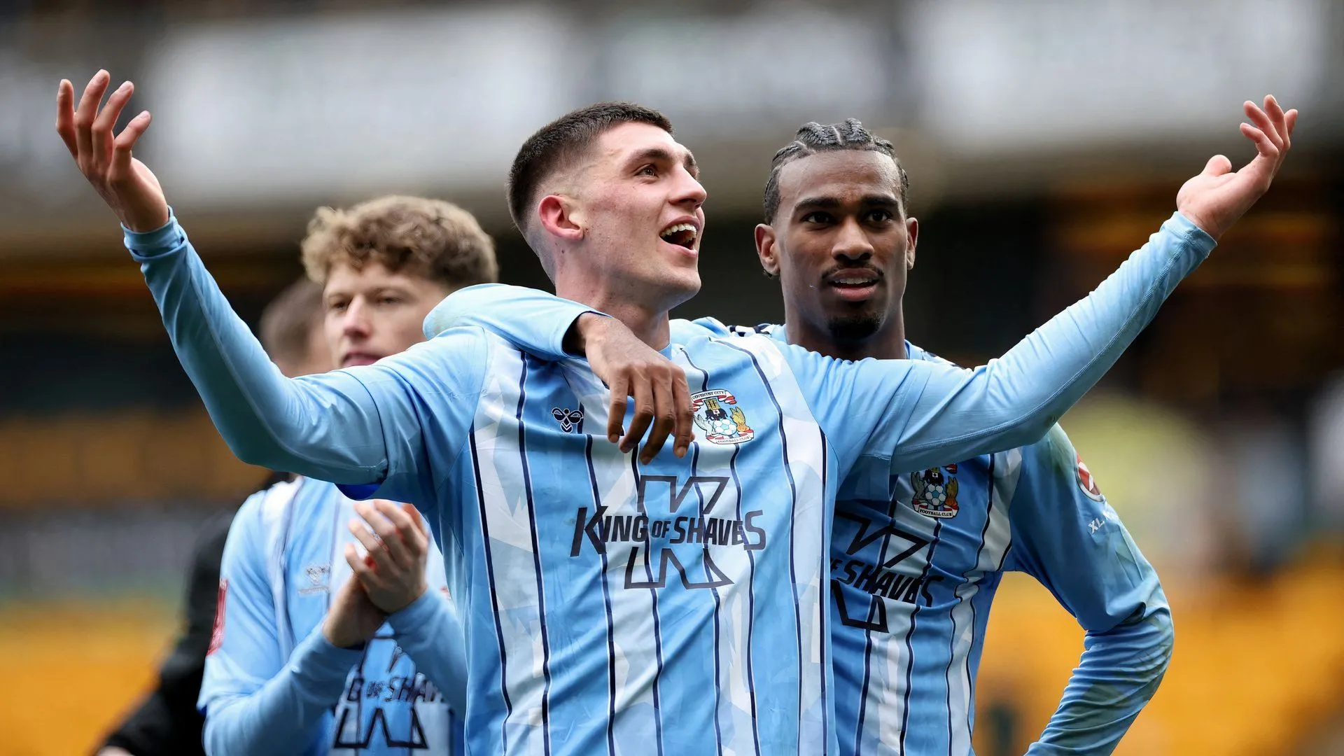 Logo Coventry City, câu lạc bộ đang đối mặt với bài toán tăng cường hàng thủ cấp thiết