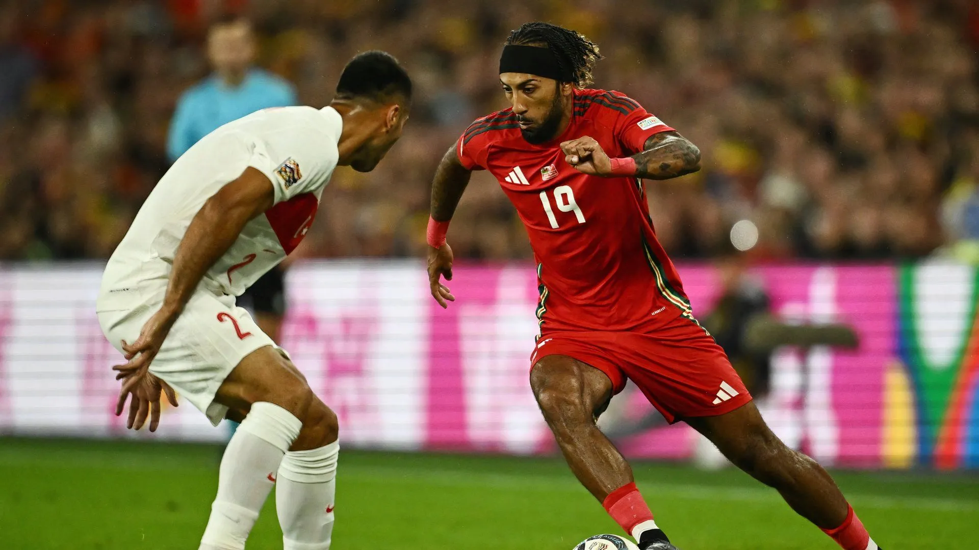 Sorba Thomas thi đấu cho xứ Wales vs Thổ Nhĩ Kỳ