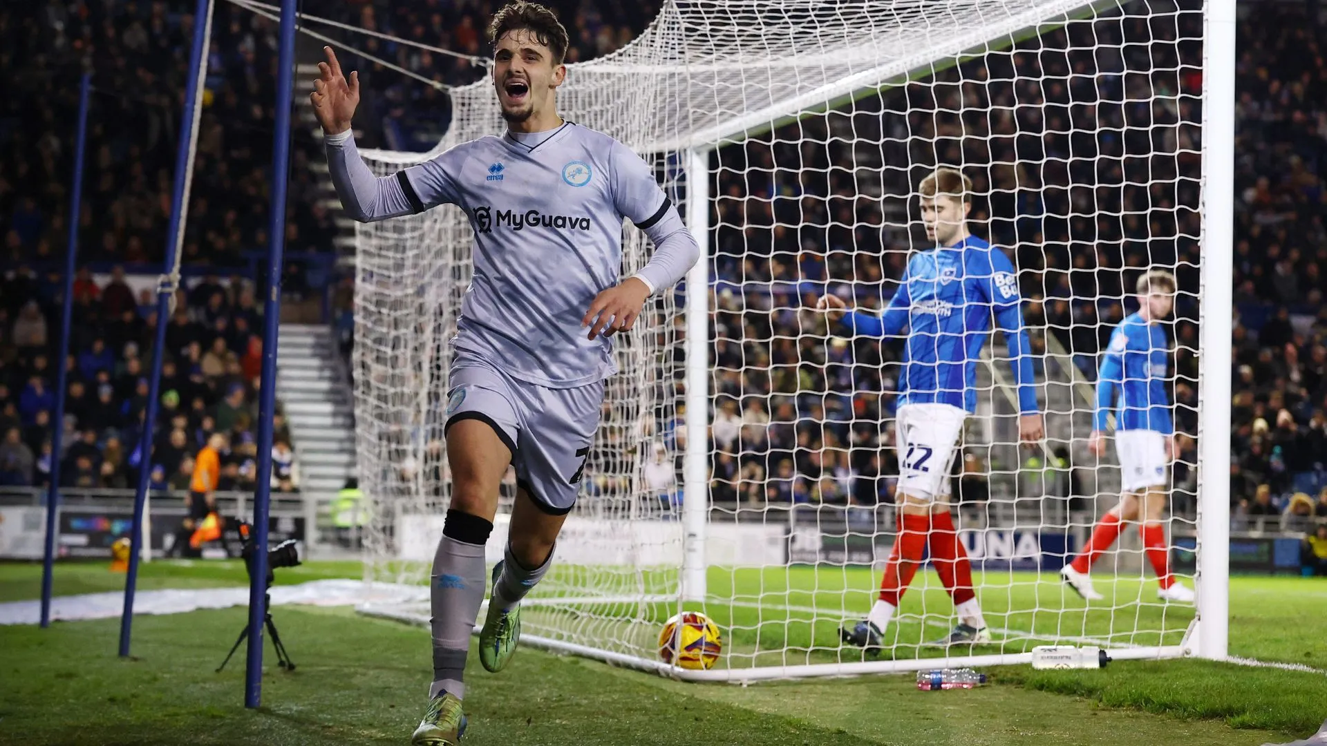 Tiền đạo Mihailo Ivanovic của Millwall