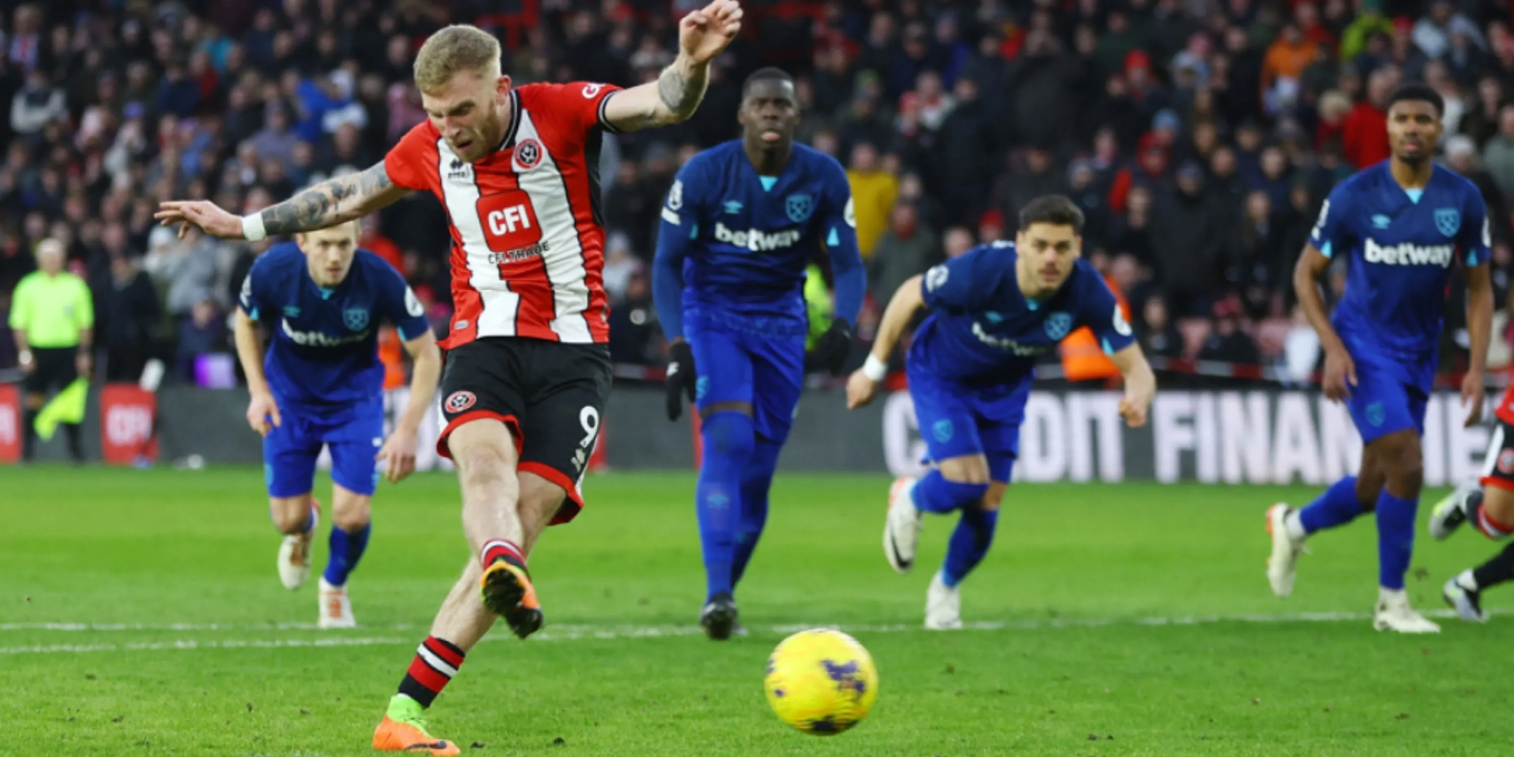 Tiền đạo Oli McBurnie trong màu áo Sheffield United, một mục tiêu chuyển nhượng tiềm năng để tăng cường sức mạnh hàng công.