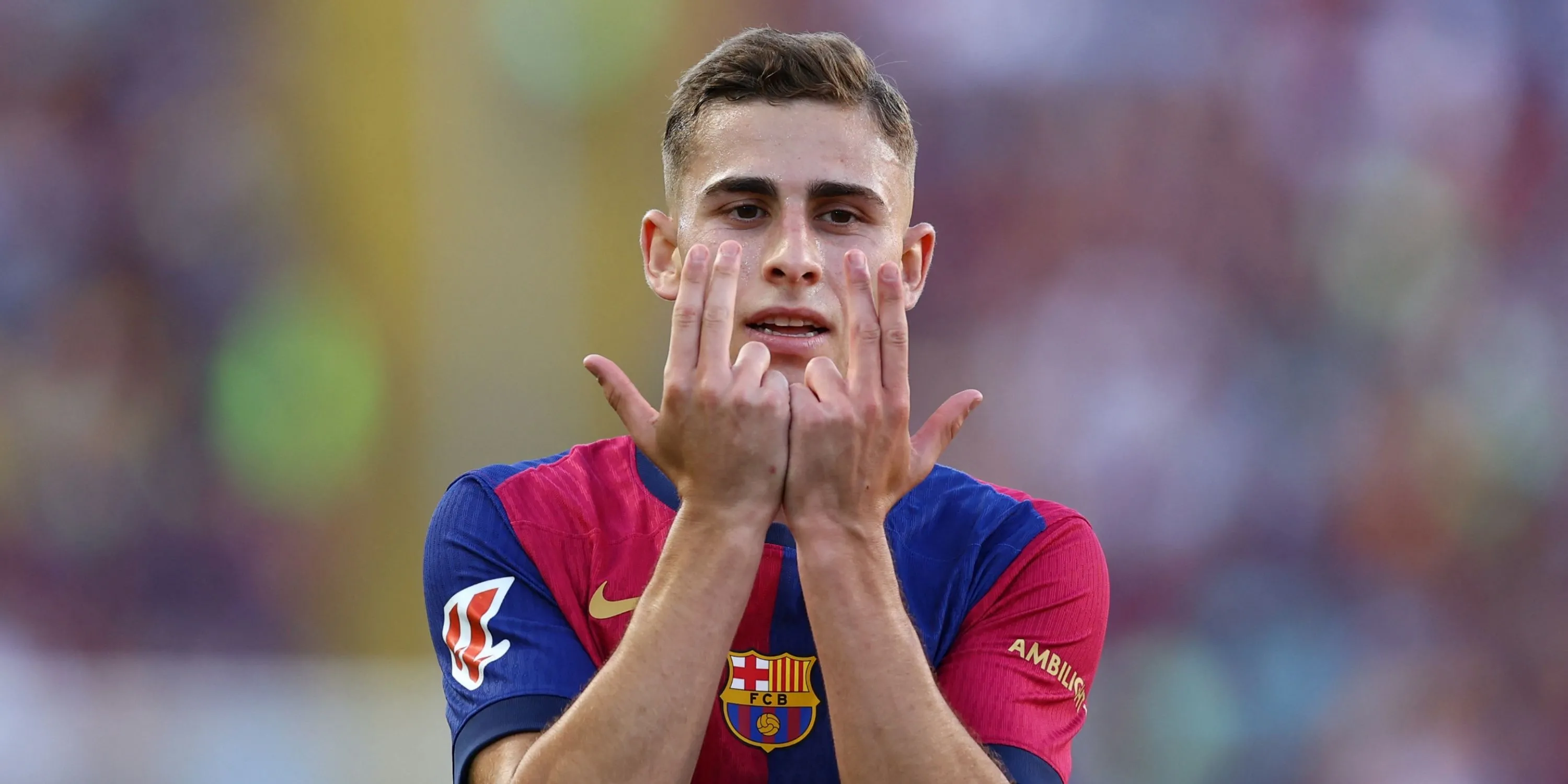 Tiền vệ Fermin Lopez của Barcelona trong màu áo đội tuyển.