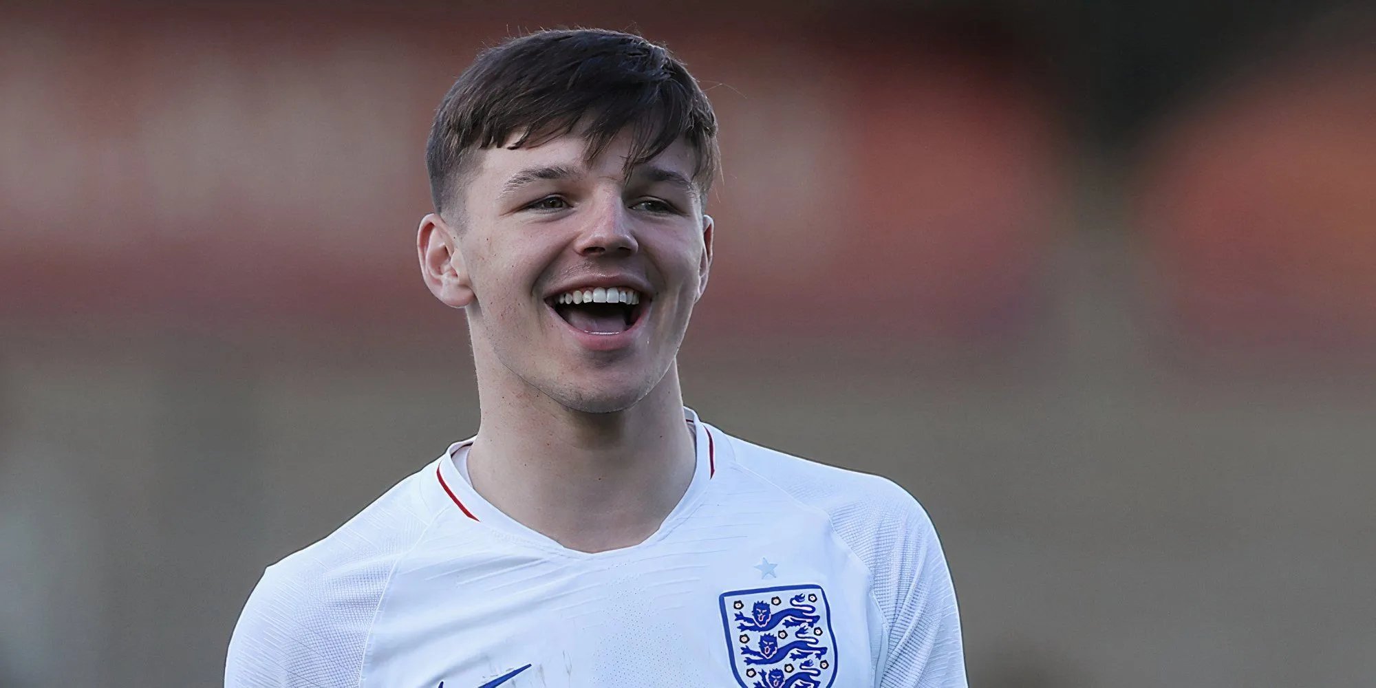 Adam Lewis trong màu áo Chesterfield