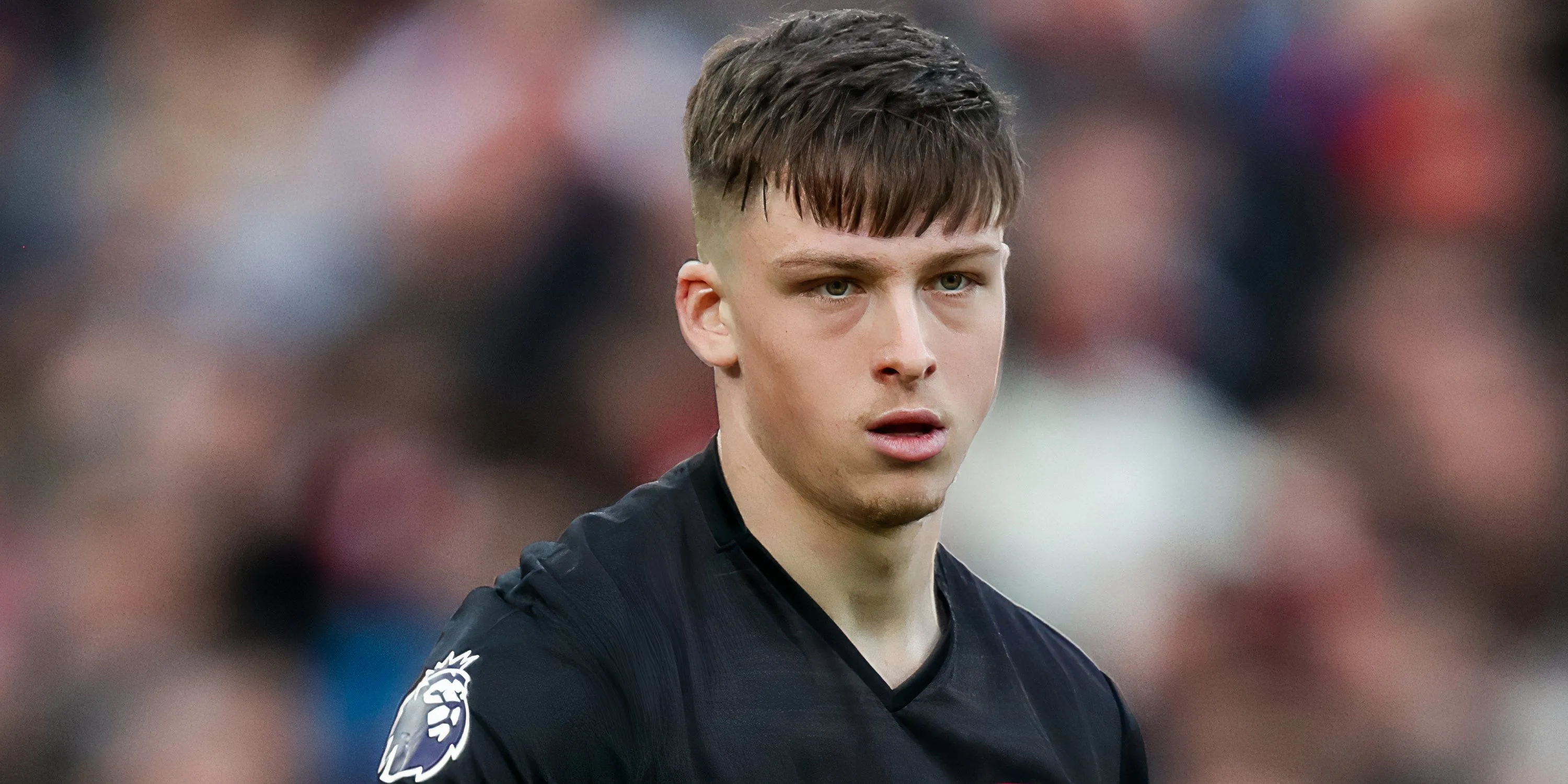 Cầu thủ Ollie Scarles thi đấu cho West Ham United trong trận đấu tại Ngoại hạng Anh