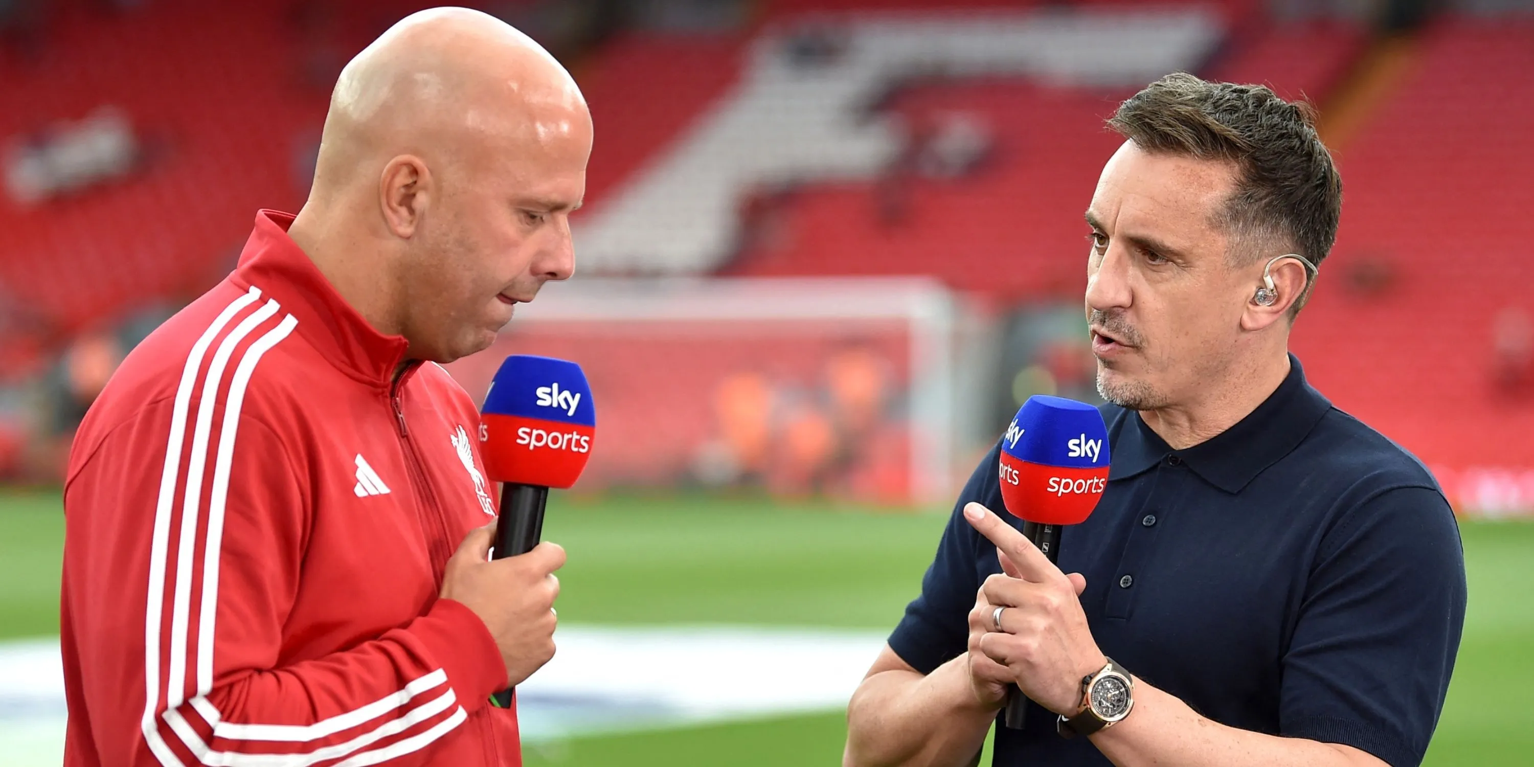 Gary Neville phân tích cuộc đua vô địch Premier League tại trường quay NBC