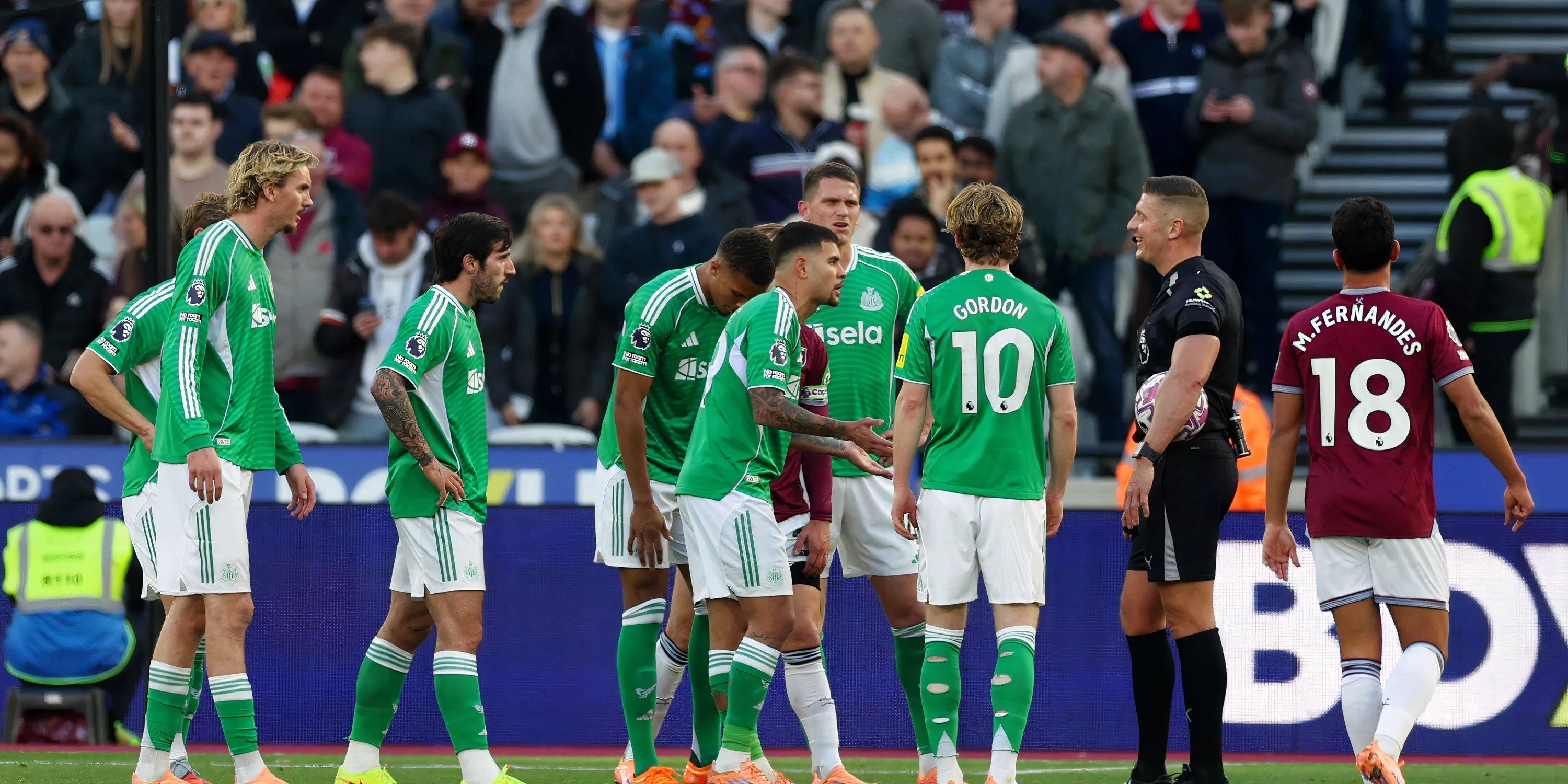 Hàng thủ Newcastle bị West Ham áp đảo trong trận Ngoại hạng Anh