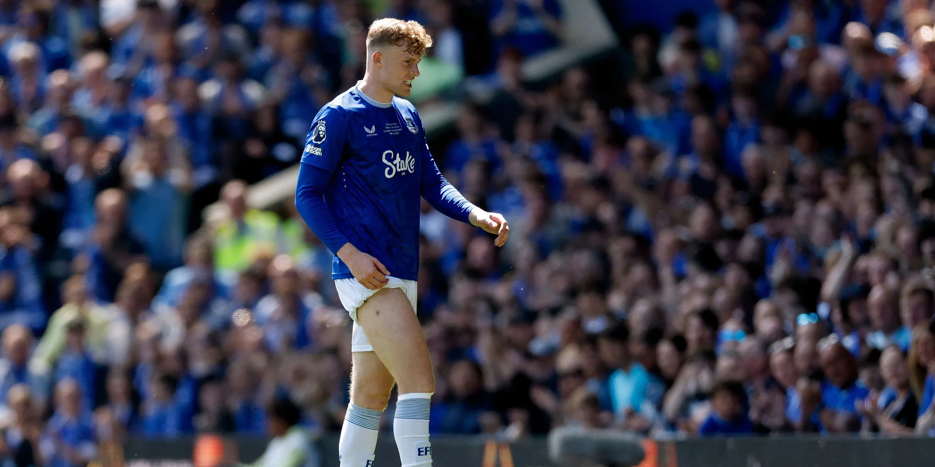 Hậu vệ Everton Jarrad Branthwaite là mục tiêu chuyển nhượng của Tottenham