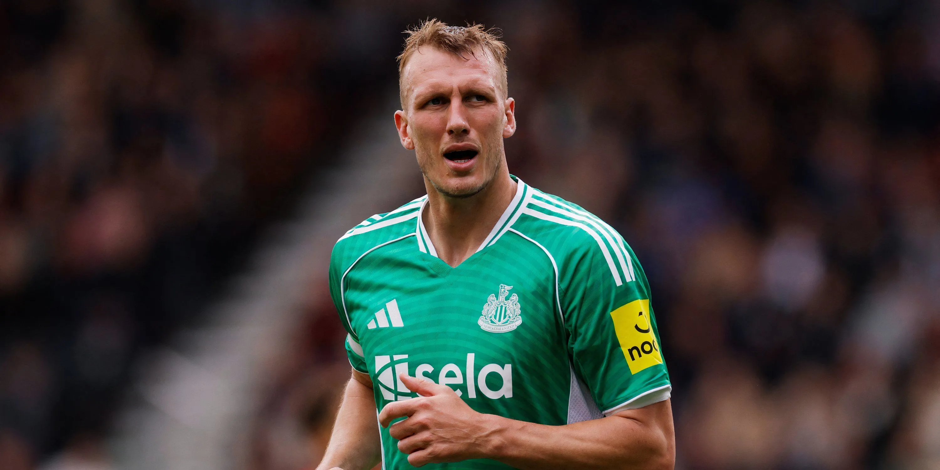 Hậu vệ Newcastle Dan Burn trong trận đấu gần đây