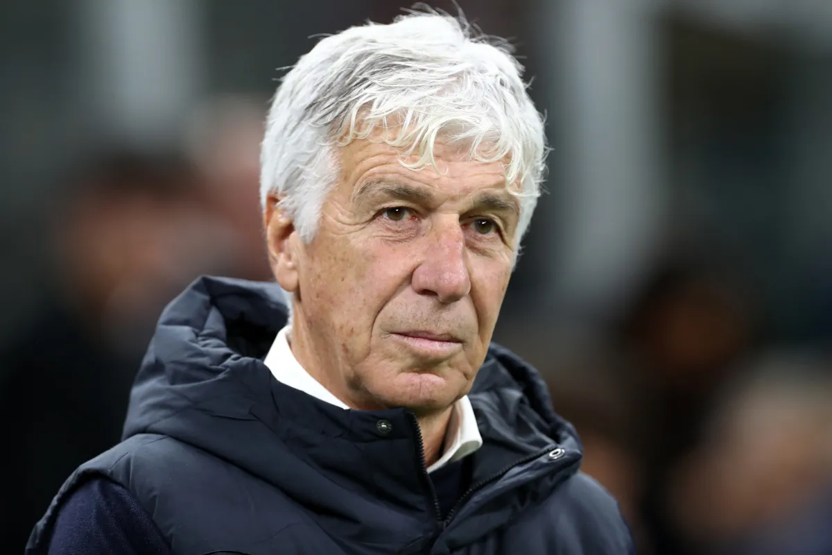 HLV Gian Piero Gasperini của AS Roma quan sát trận đấu tại sân Giuseppe Meazza ngày 02/11/2025