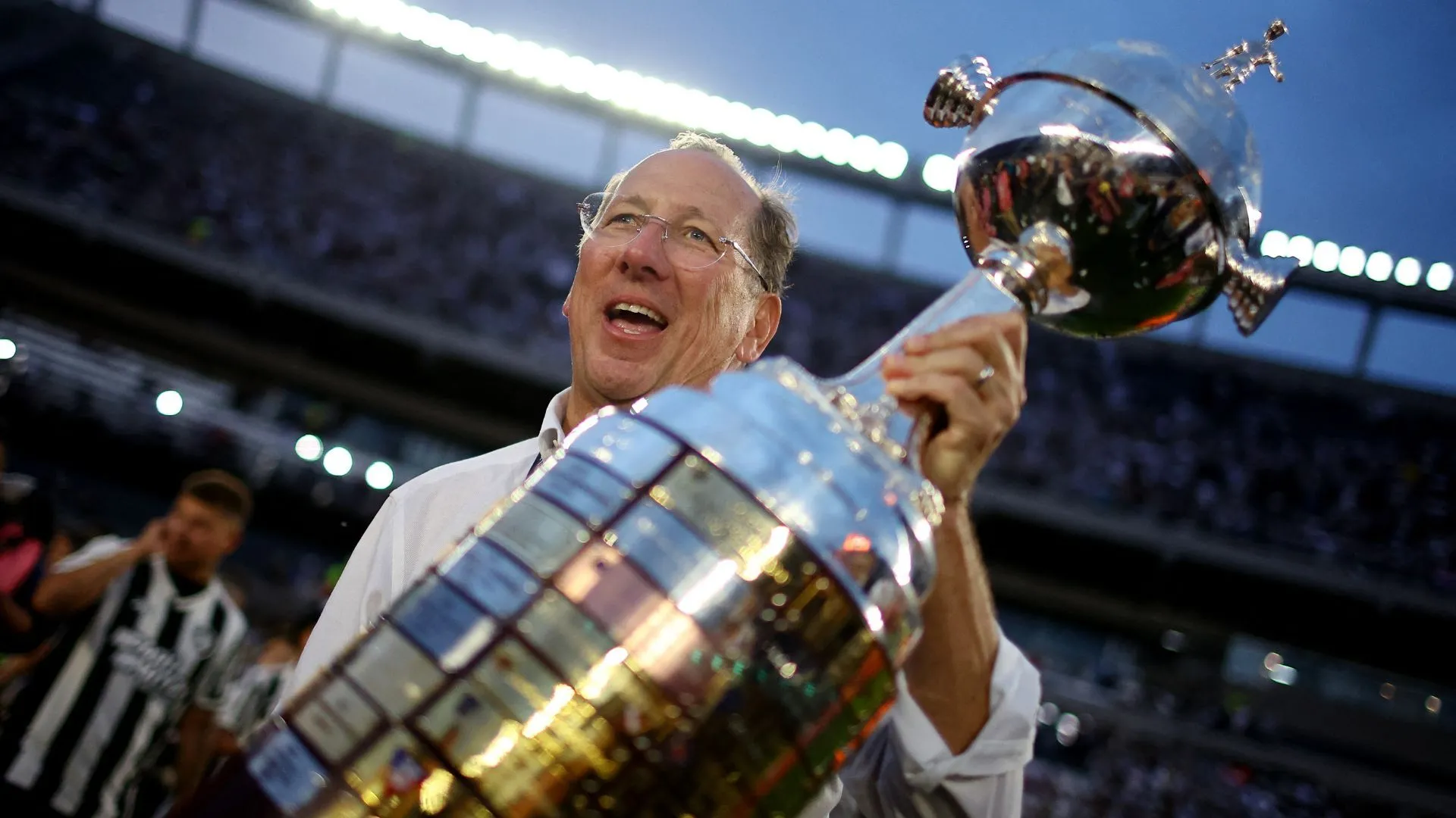 John Textor, nhà đầu tư bóng đá toàn cầu