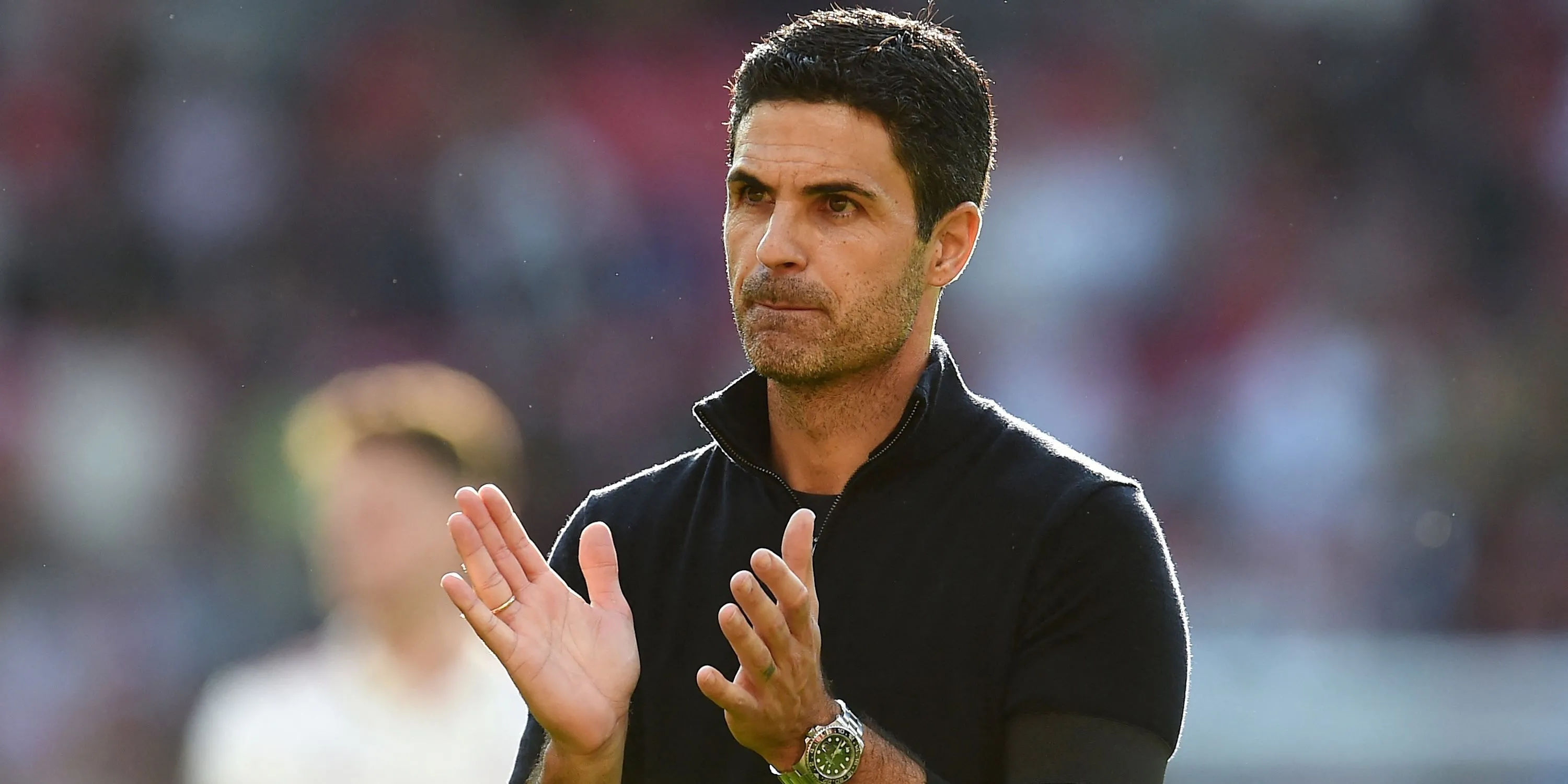 Mikel Arteta ăn mừng sau trận đấu với biểu cảm thỏa mãn