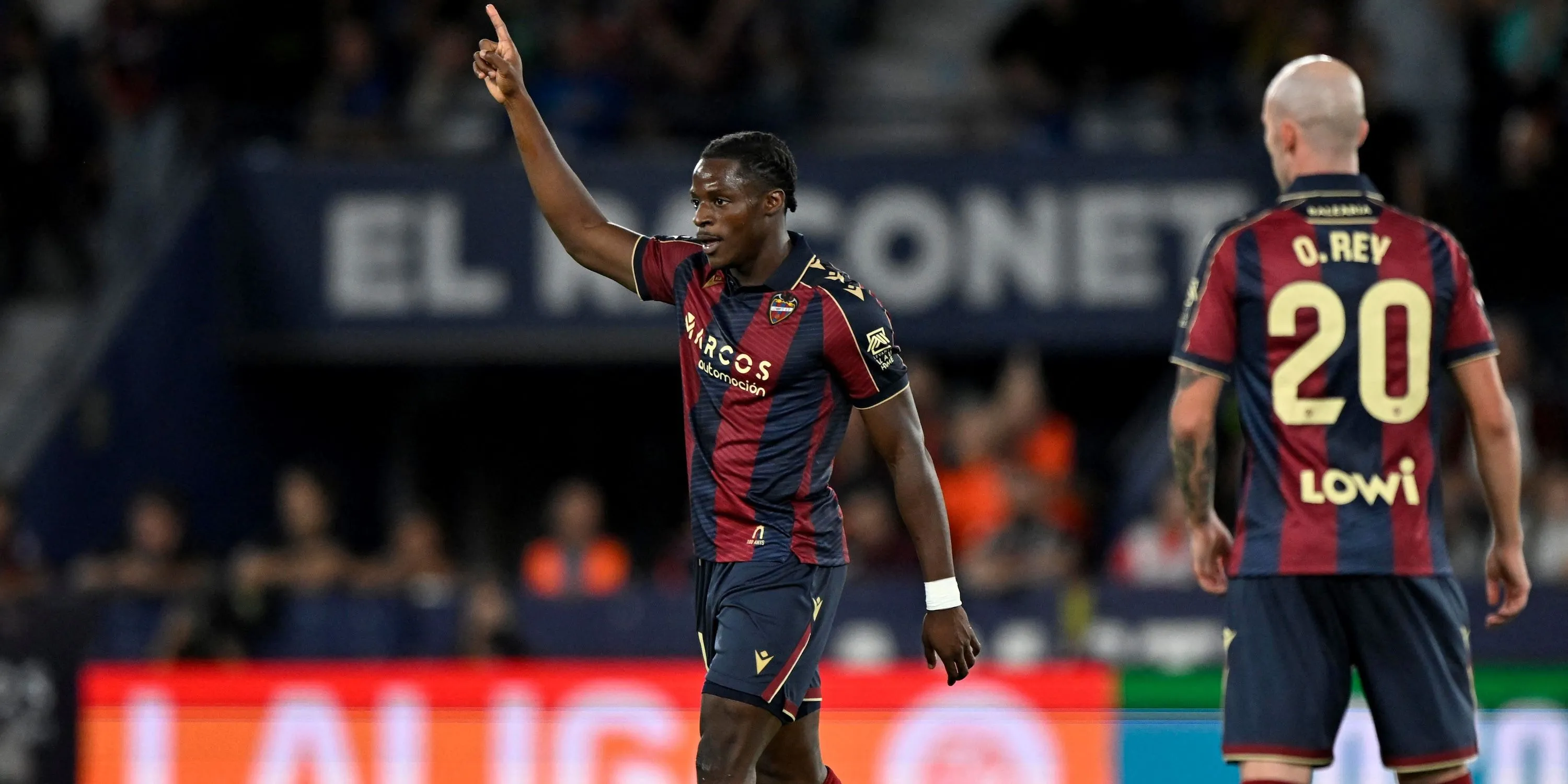 Tiền đạo Karl Etta Eyong của Levante ăn mừng bàn thắng trong trận đấu La Liga gần đây