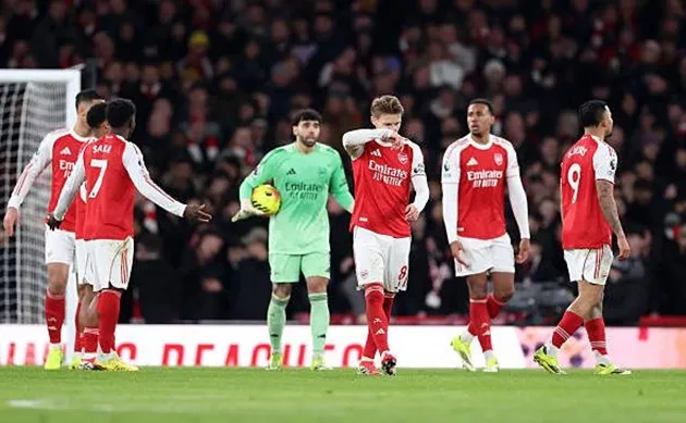 Arsenal bất ngờ để thua Manchester United trên sân nhà